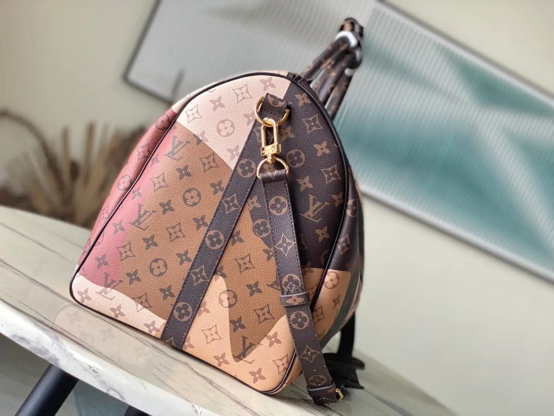💰1540 Top original order M46677 This Keepall Bandouliere55 travel bag comes from the V Portrait series, with canvas background and Monogram pattern. Then add eye-shaped patches on top to create a trompe-l'oeil effect face pattern. Dimensions: 55 × 31 × 26 cm