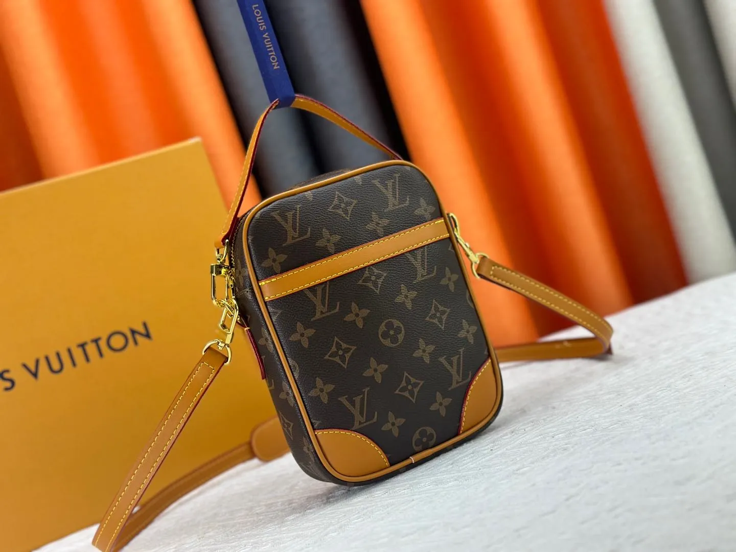 P240 M14106 Spring/Summer 2025 Crossbody Handbag Louis Vuitton Size 21/6/16