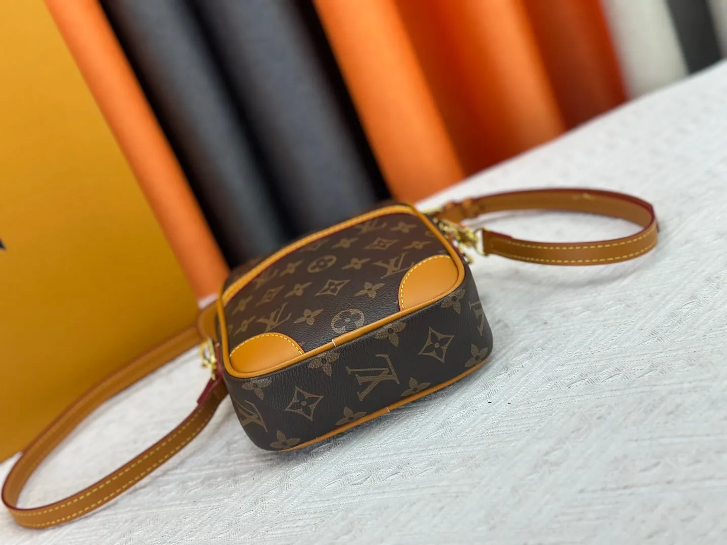 P240 M14106 Spring/Summer 2025 Crossbody Handbag Louis Vuitton Size 21/6/16