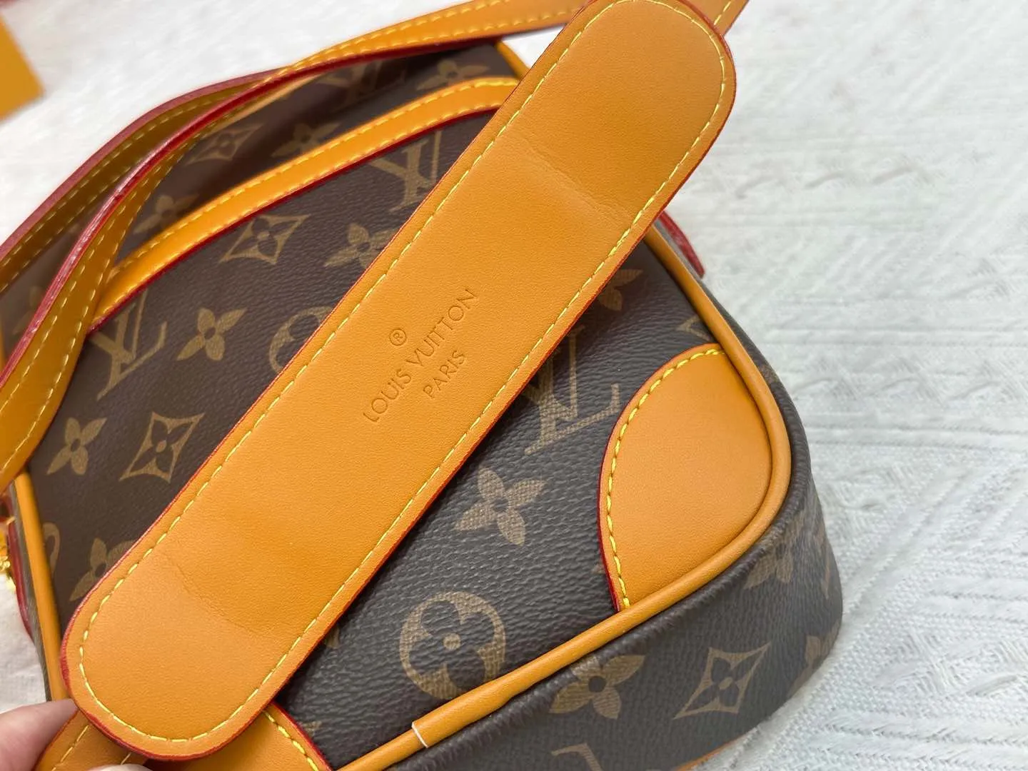 P240 M14106 Spring/Summer 2025 Crossbody Handbag Louis Vuitton Size 21/6/16