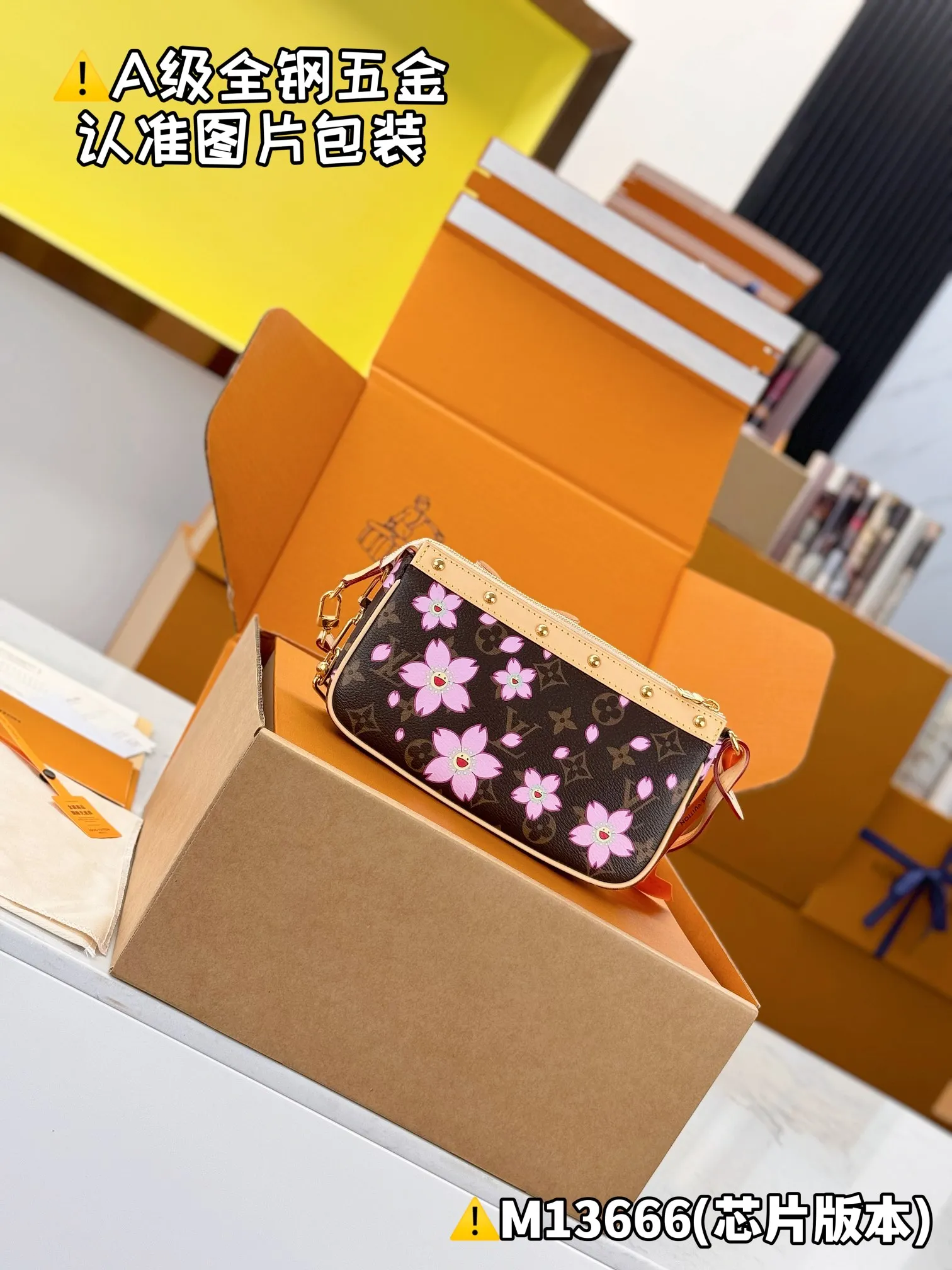 P1560 [Special grade MB high elastic fabric] LV x TM POCHETTE ACCESSOIRES handbag Model: M13666 Material: A+ grade all-steel hardware, imported high elastic fabric Packaging: Full set of special grade duty-free MB packaging Dimensions: 13 x 4 x 22 cm (height x width x length)