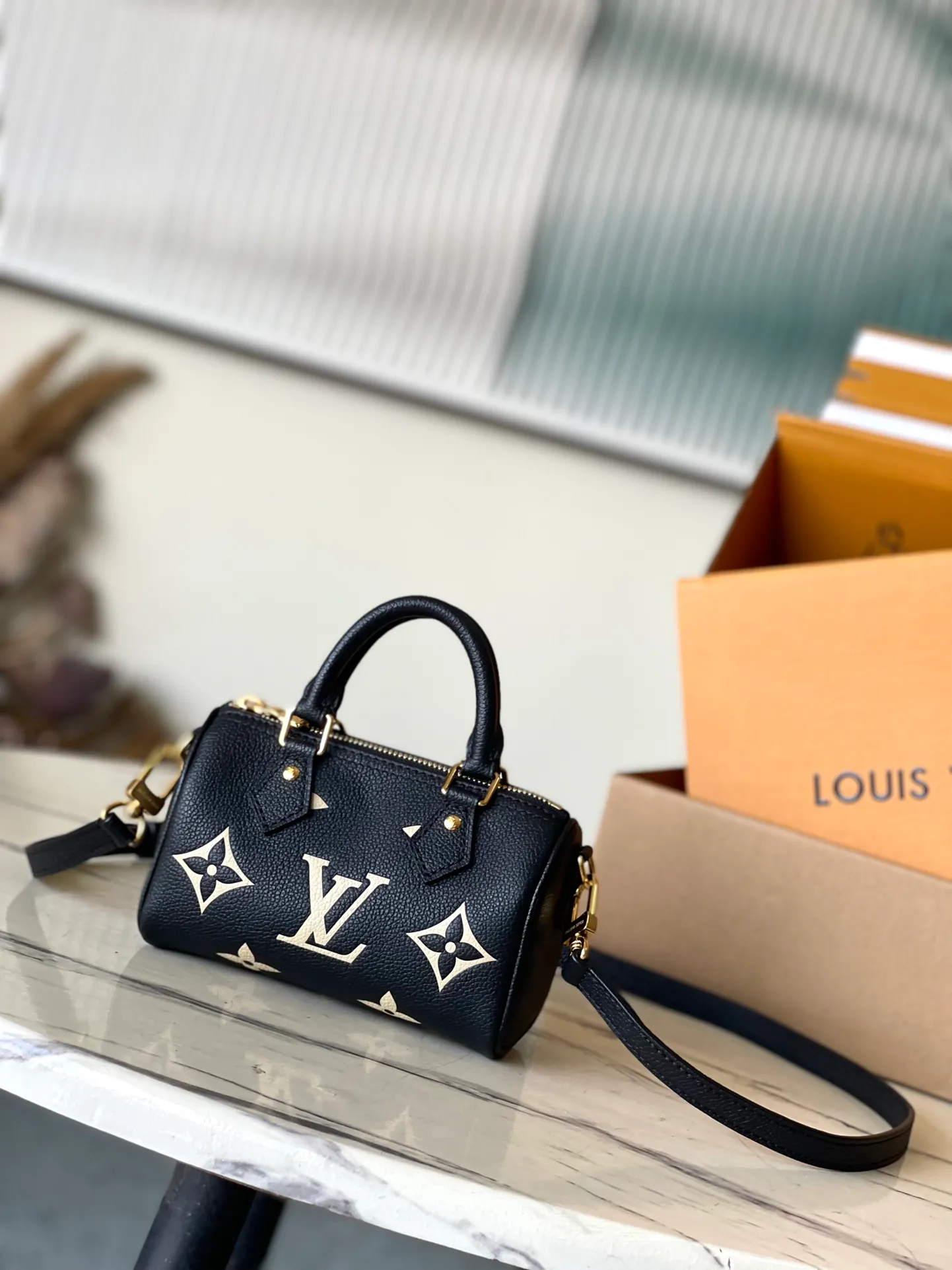 💰880 (top layer leather) top original order M81456 This product is the exclusive duty-free product in the market and is the highest-end product. It supports inspection. This product has passed strict inspection and is flawless. Please wear gloves when touching the product. This product is not returnable. Please confirm the product first and then remove the label on the handle. This product is temporarily not open to the public, only for regular customers, and is in short supply. Dimensions: 16 x 10 x 7.5 cm