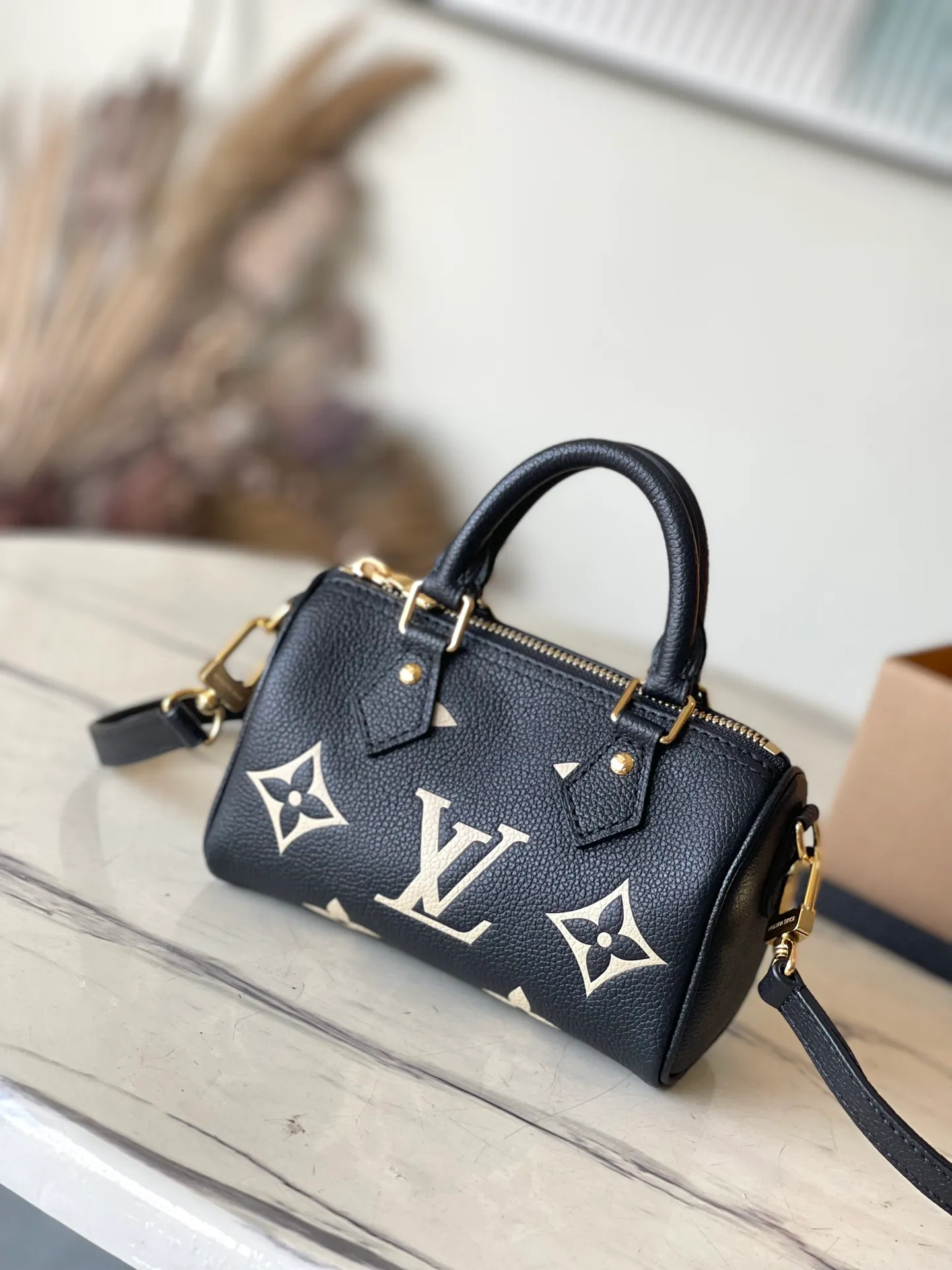 💰880 (top layer leather) top original order M81456 This product is the exclusive duty-free product in the market and is the highest-end product. It supports inspection. This product has passed strict inspection and is flawless. Please wear gloves when touching the product. This product is not returnable. Please confirm the product first and then remove the label on the handle. This product is temporarily not open to the public, only for regular customers, and is in short supply. Dimensions: 16 x 10 x 7.5 cm