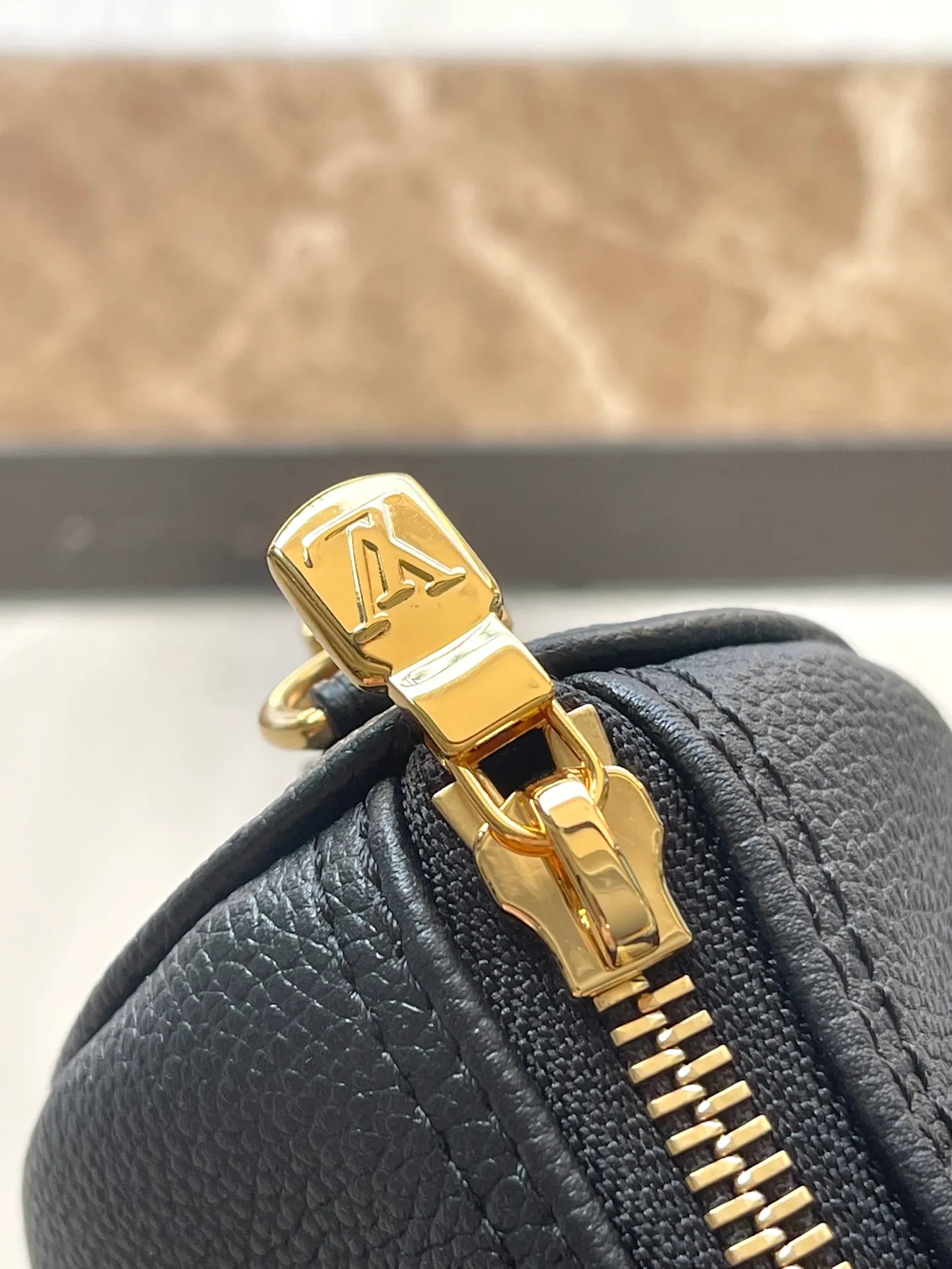 💰880 (top layer leather) top original order M81456 This product is the exclusive duty-free product in the market and is the highest-end product. It supports inspection. This product has passed strict inspection and is flawless. Please wear gloves when touching the product. This product is not returnable. Please confirm the product first and then remove the label on the handle. This product is temporarily not open to the public, only for regular customers, and is in short supply. Dimensions: 16 x 10 x 7.5 cm
