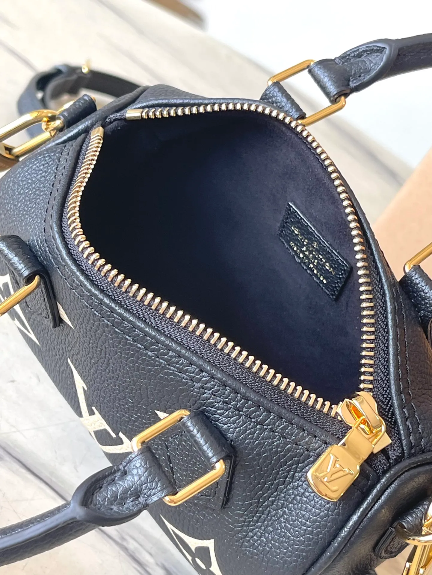💰880 (top layer leather) top original order M81456 This product is the exclusive duty-free product in the market and is the highest-end product. It supports inspection. This product has passed strict inspection and is flawless. Please wear gloves when touching the product. This product is not returnable. Please confirm the product first and then remove the label on the handle. This product is temporarily not open to the public, only for regular customers, and is in short supply. Dimensions: 16 x 10 x 7.5 cm