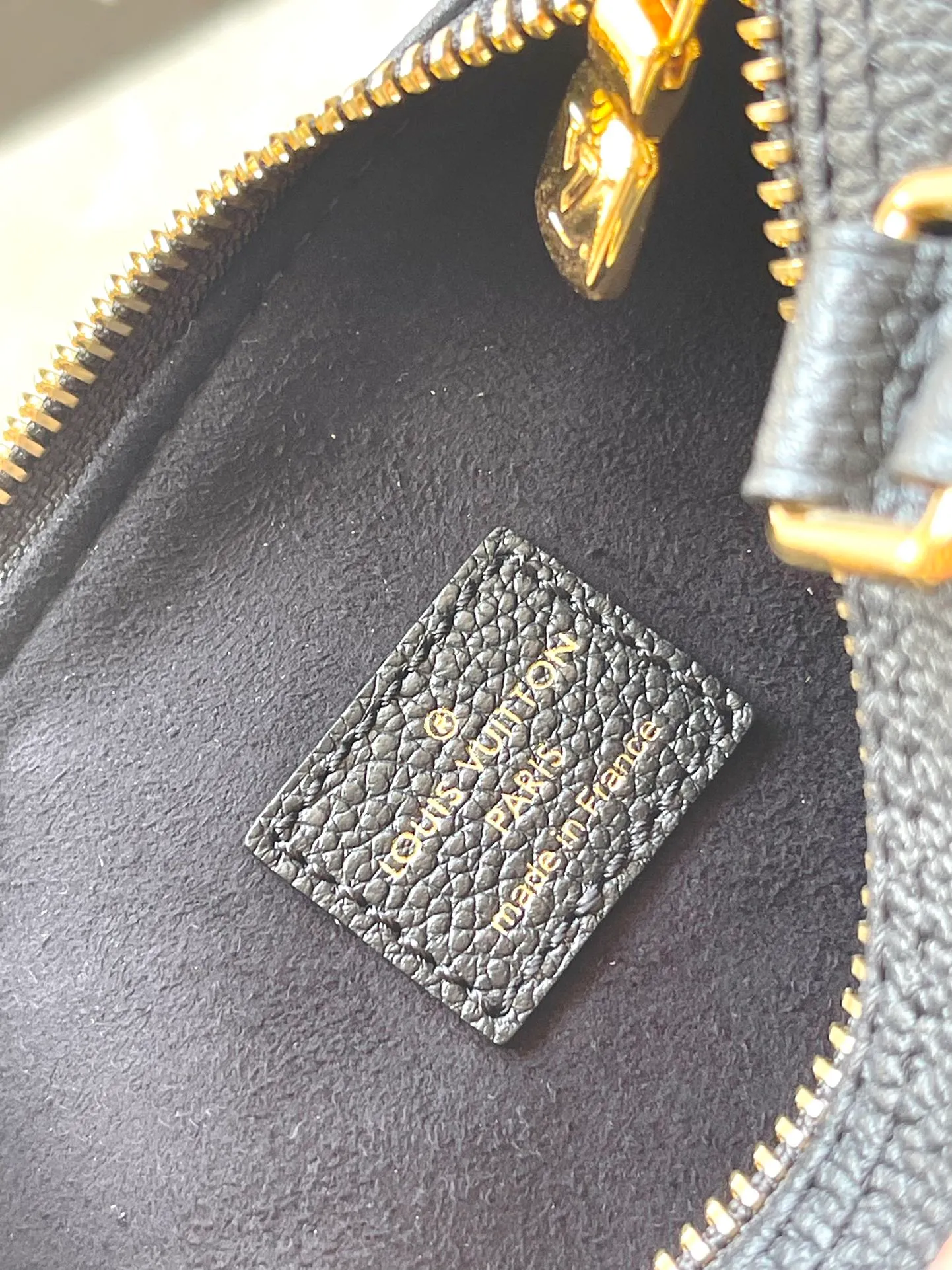 💰880 (top layer leather) top original order M81456 This product is the exclusive duty-free product in the market and is the highest-end product. It supports inspection. This product has passed strict inspection and is flawless. Please wear gloves when touching the product. This product is not returnable. Please confirm the product first and then remove the label on the handle. This product is temporarily not open to the public, only for regular customers, and is in short supply. Dimensions: 16 x 10 x 7.5 cm