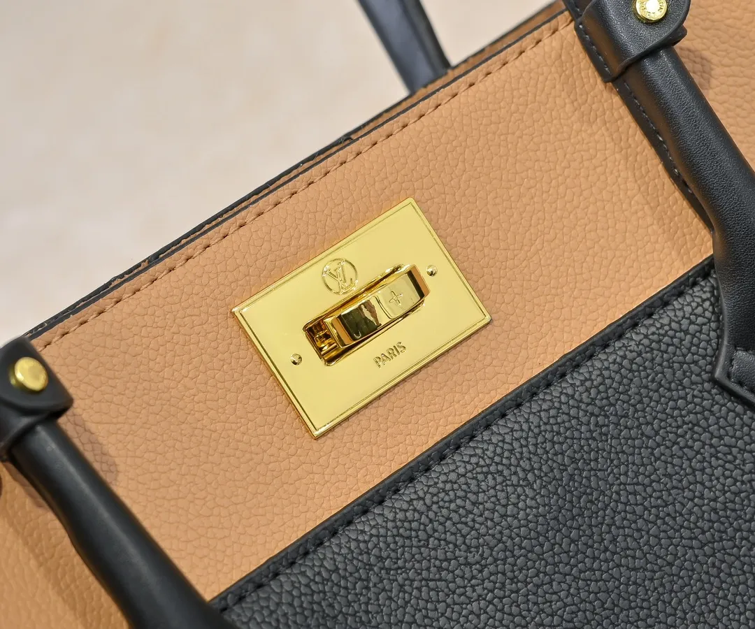 💰360💰Upgraded original [M53826 black embroidery M53825 apricot embroidery M53824 MM53823 presbyopia with black]🔥On My Side handbag shows the elegant fusion of calfskin and classic Monogram canvas. Contrasting canvas shapes the large outer pocket, creating a trompe l'oeil effect as if two handbags merge into one. Plenty of space can easily accommodate office needs, and the adjustable shoulder strap allows for a cross-body style. Dimensions: 30.5 x 24.5 x 14 cm (Length x Height x Width) - Calfskin and Monogram coated canvas - Cowhide leather trim - Microfiber lining - 2 top handles for hand or elbow carry - Adjustable shoulder strap for shoulder or cross-body wear - Lock closure - 2 outer pockets with magnetic closure - Zip pocket - 1 patch pocket