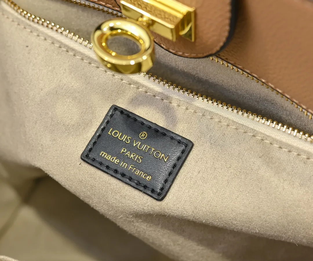 💰360💰Upgraded original [M53826 black embroidery M53825 apricot embroidery M53824 MM53823 presbyopia with black]🔥On My Side handbag shows the elegant fusion of calfskin and classic Monogram canvas. Contrasting canvas shapes the large outer pocket, creating a trompe l'oeil effect as if two handbags merge into one. Plenty of space can easily accommodate office needs, and the adjustable shoulder strap allows for a cross-body style. Dimensions: 30.5 x 24.5 x 14 cm (Length x Height x Width) - Calfskin and Monogram coated canvas - Cowhide leather trim - Microfiber lining - 2 top handles for hand or elbow carry - Adjustable shoulder strap for shoulder or cross-body wear - Lock closure - 2 outer pockets with magnetic closure - Zip pocket - 1 patch pocket