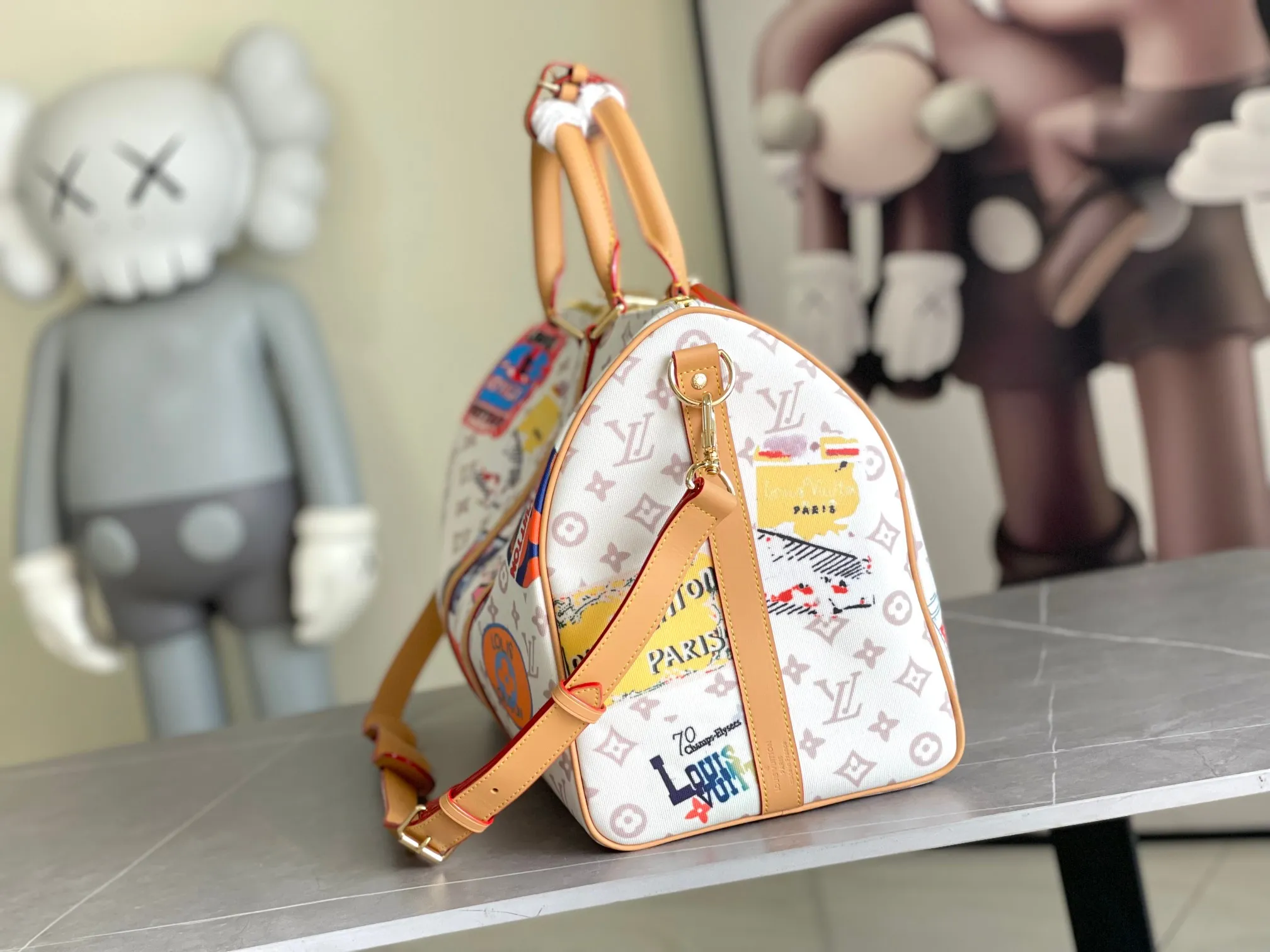 💰1220 Top original single M14736 This model is "Kipol 45" sewn with single canvas. The Louis Vuitton travel sticker pack creates a gorgeous vibe and is perfect for any traveler. The leather trimming that further enhances the retro-style charm is also attractive. The optional carry-on bag (which varies by airline and device used) features two top handles and removable and adjustable shoulder straps for multiple carrying options.  45,0