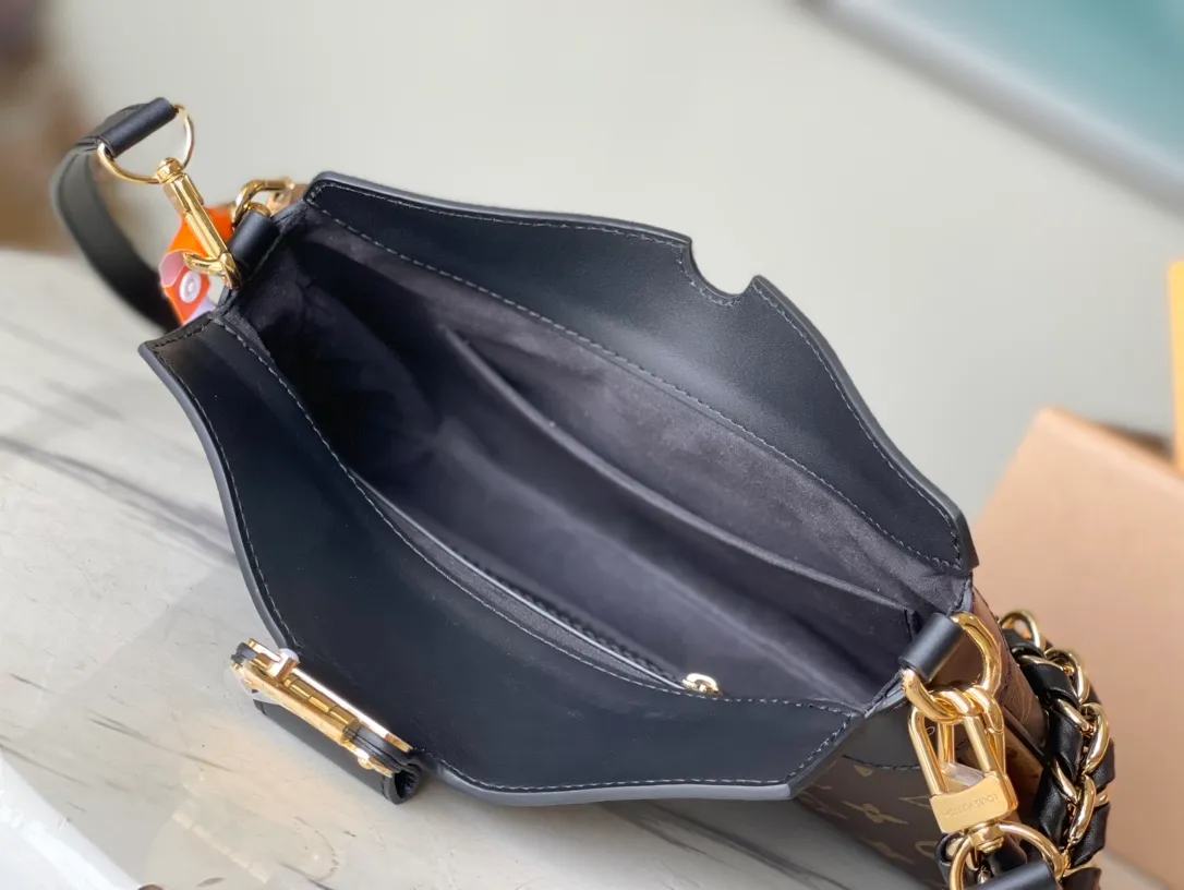 💰1060 Top original order M46659 supports counter inspection. The photo taken of duty-free goods is consistent with the product and has not been unpacked. This product is an exclusive duty-free product in the market and is the highest-end product. Inspection is supported. This product has passed strict inspection and is flawless. Please wear gloves when touching the product. This product is not returnable or exchangeable. Please confirm the product first and then remove the label on the handle. This product is temporarily not open to the public, only regular customers, and is in short supply. Dimensions: 29 x 19 x 9 cm