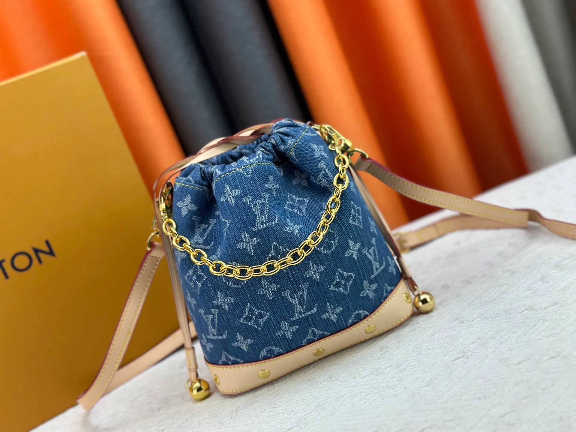 P260 Upgraded version of LV M83043 denim bucket bag Large-capacity shoulder crossbody bag Made of exquisite inlay work, classic and versatile, irresistible. Super elegant and full of high-end sense. A must-have for Jimei. Size: 18 20
