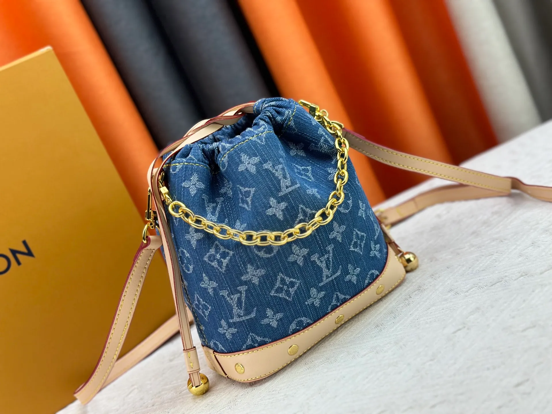 P260 Upgraded version of LV M83043 denim bucket bag Large-capacity shoulder crossbody bag Made of exquisite inlay work, classic and versatile, irresistible. Super elegant and full of high-end sense. A must-have for Jimei. Size: 18 20