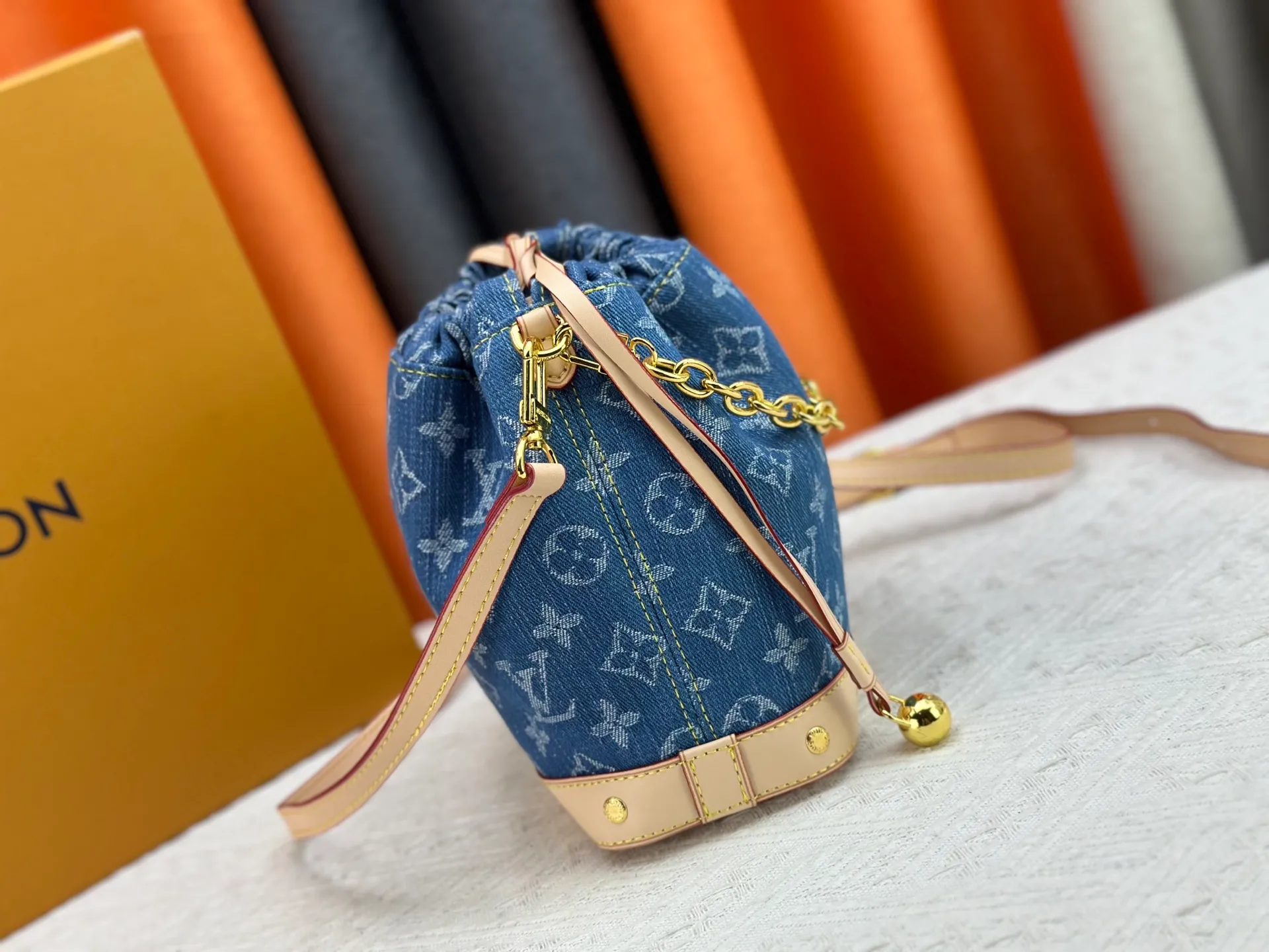 P260 Upgraded version of LV M83043 denim bucket bag Large-capacity shoulder crossbody bag Made of exquisite inlay work, classic and versatile, irresistible. Super elegant and full of high-end sense. A must-have for Jimei. Size: 18 20