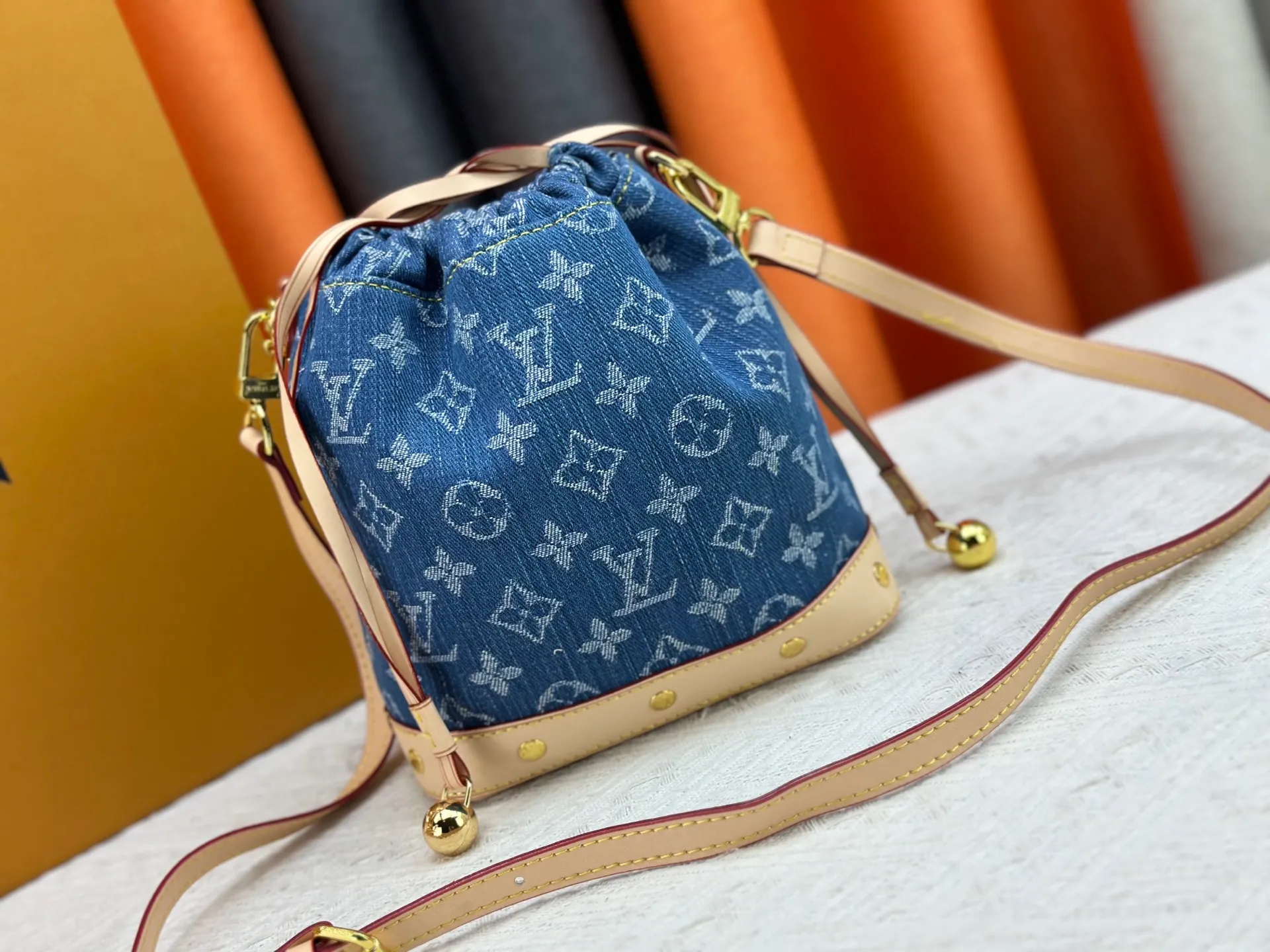 P260 Upgraded version of LV M83043 denim bucket bag Large-capacity shoulder crossbody bag Made of exquisite inlay work, classic and versatile, irresistible. Super elegant and full of high-end sense. A must-have for Jimei. Size: 18 20