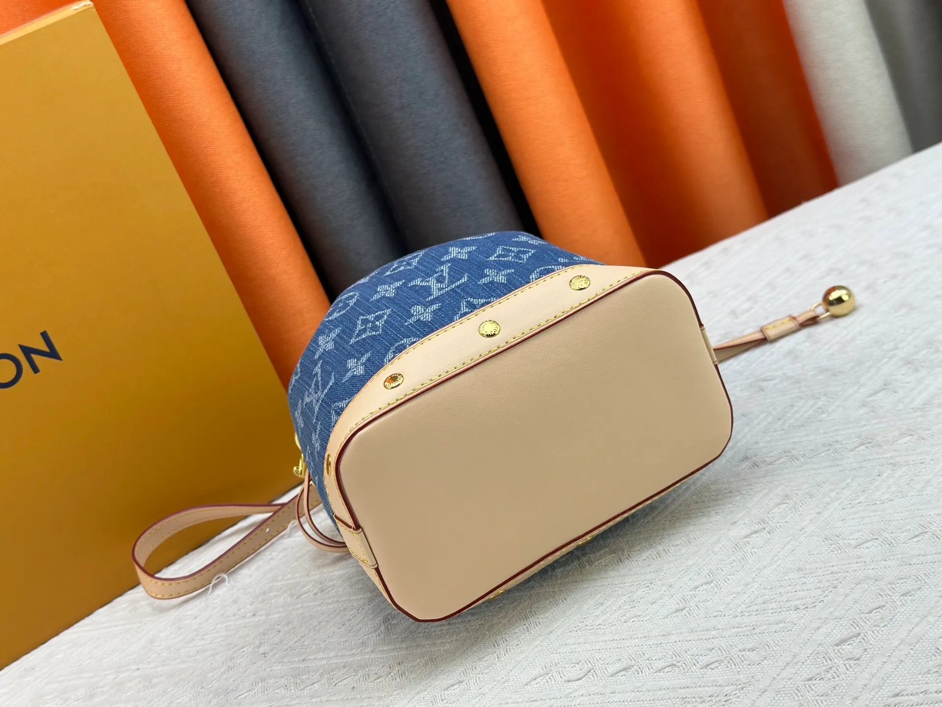 P260 Upgraded version of LV M83043 denim bucket bag Large-capacity shoulder crossbody bag Made of exquisite inlay work, classic and versatile, irresistible. Super elegant and full of high-end sense. A must-have for Jimei. Size: 18 20