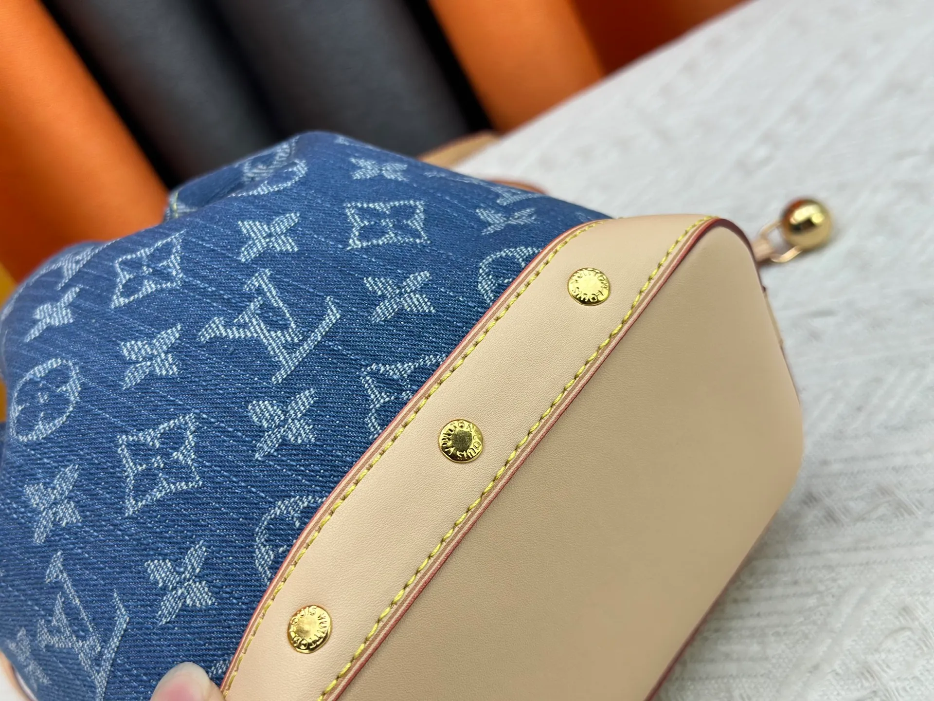 P260 Upgraded version of LV M83043 denim bucket bag Large-capacity shoulder crossbody bag Made of exquisite inlay work, classic and versatile, irresistible. Super elegant and full of high-end sense. A must-have for Jimei. Size: 18 20