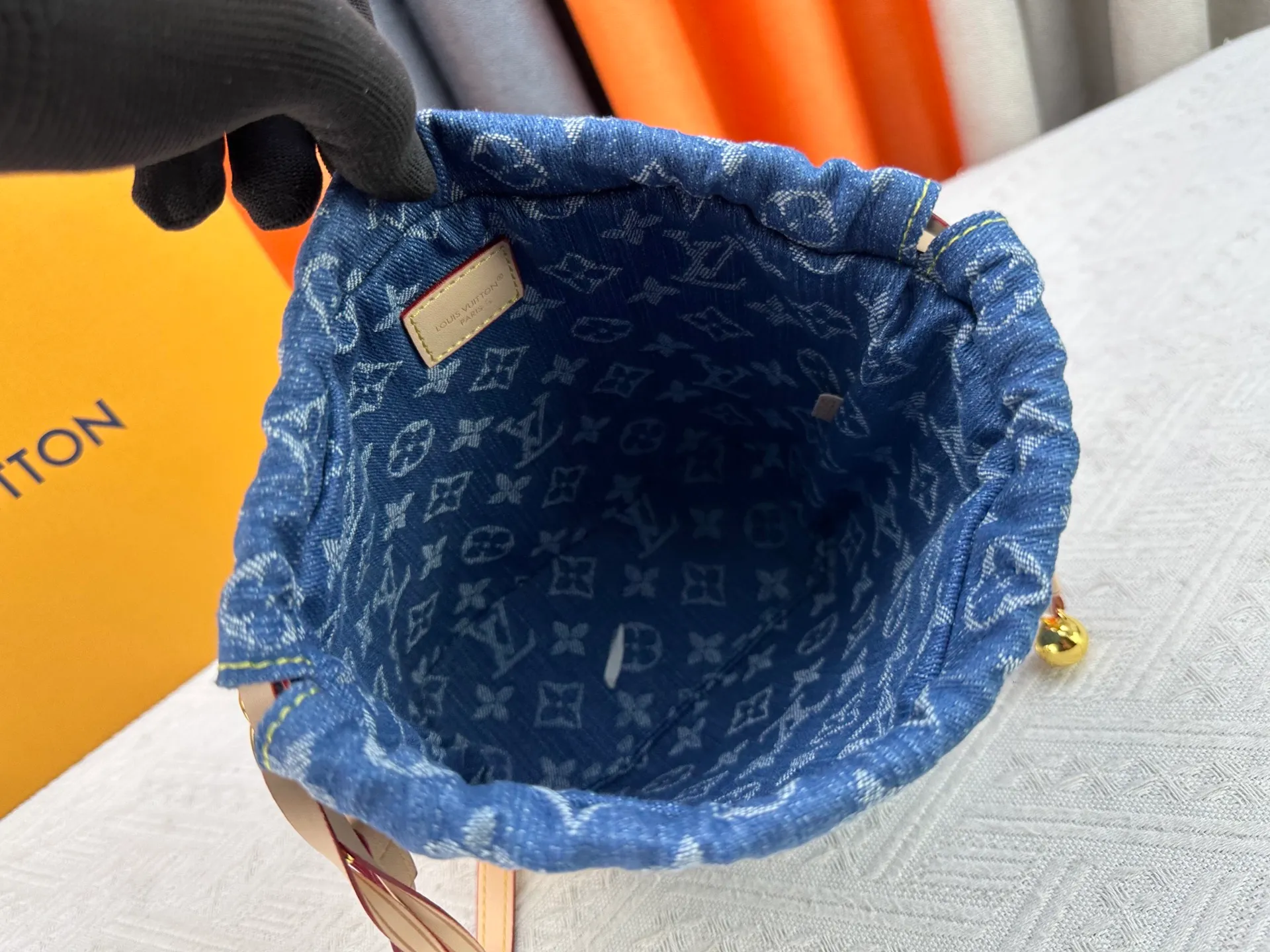 P260 Upgraded version of LV M83043 denim bucket bag Large-capacity shoulder crossbody bag Made of exquisite inlay work, classic and versatile, irresistible. Super elegant and full of high-end sense. A must-have for Jimei. Size: 18 20