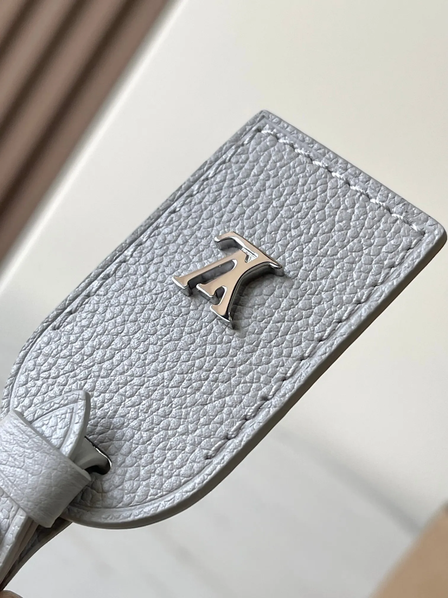 💰1080 (top-grain leather) top-quality original order This CarryAll small handbag Model: M12917 taro milk color 163C chip version Material: A-grade all-steel hardware, imported original cowhide Size: 29 x 24 x 12 cm