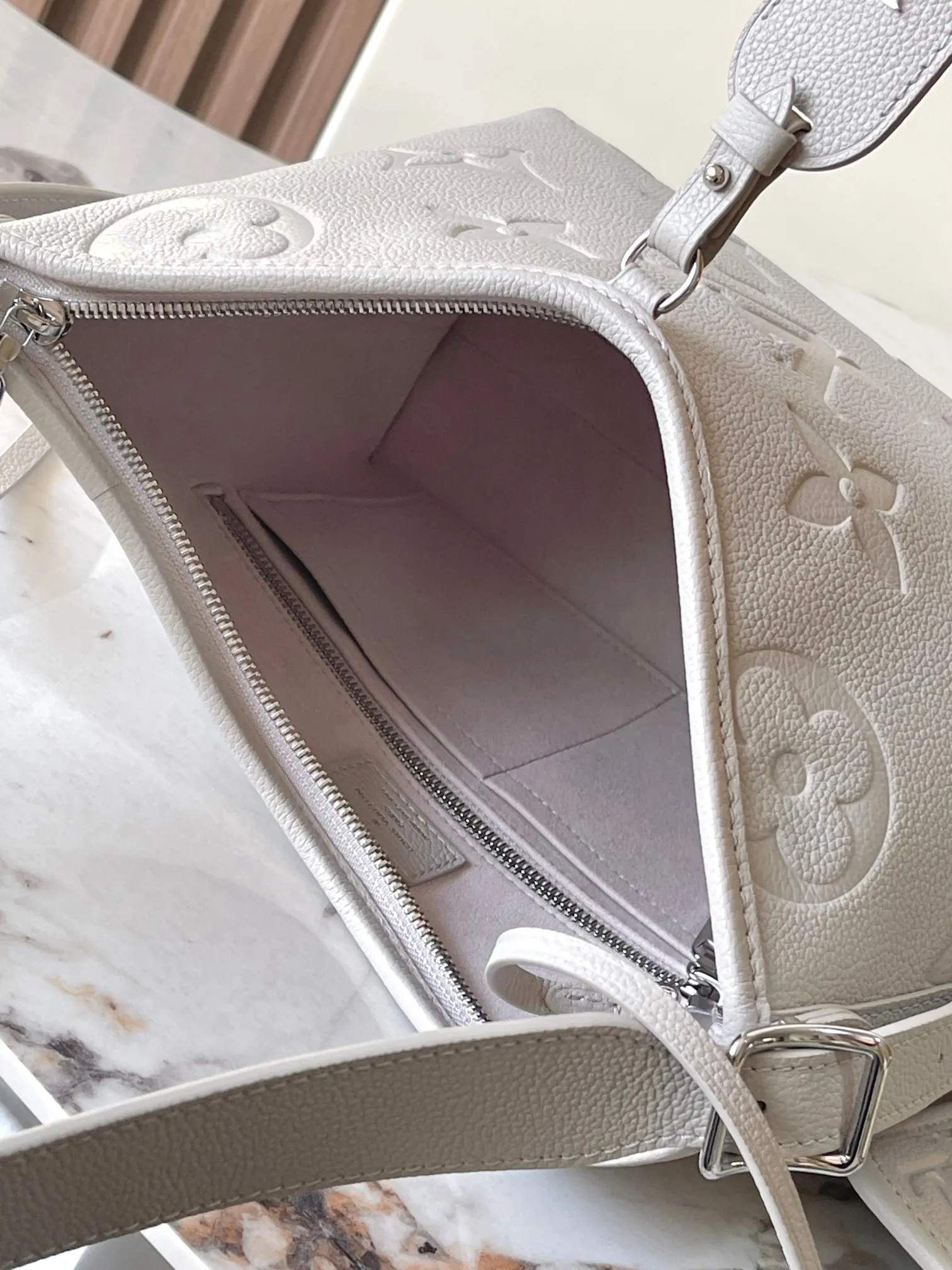 💰1080 (top-grain leather) top-quality original order This CarryAll small handbag Model: M12917 taro milk color 163C chip version Material: A-grade all-steel hardware, imported original cowhide Size: 29 x 24 x 12 cm