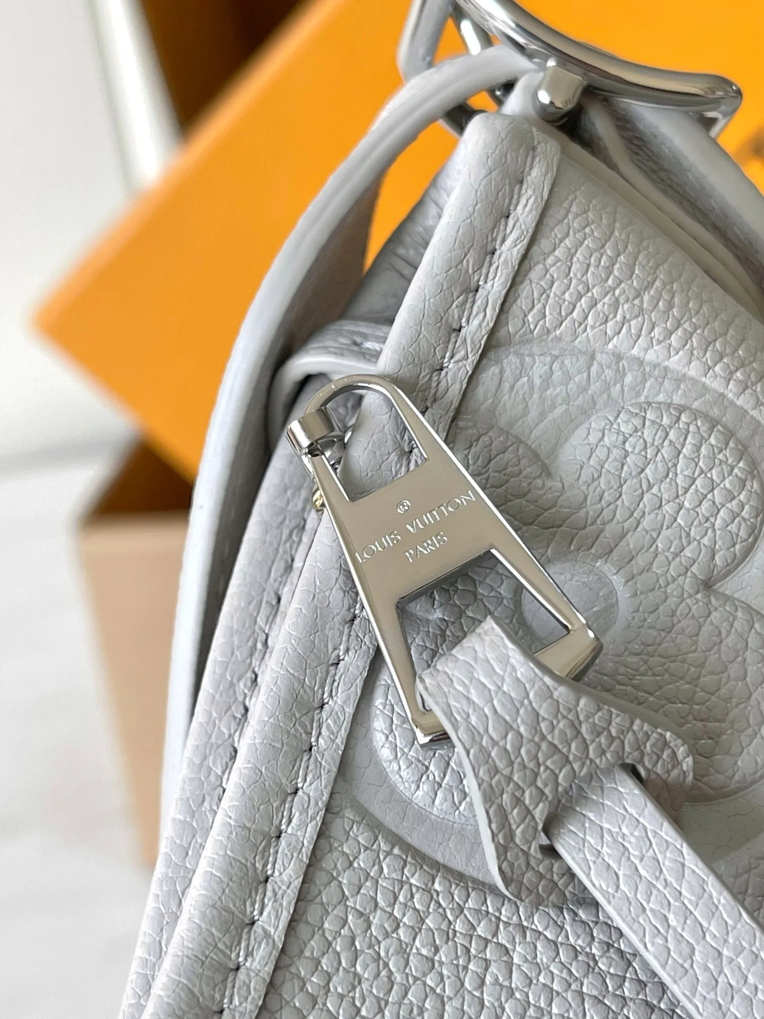 💰1080 (top-grain leather) top-quality original order This CarryAll small handbag Model: M12917 taro milk color 163C chip version Material: A-grade all-steel hardware, imported original cowhide Size: 29 x 24 x 12 cm