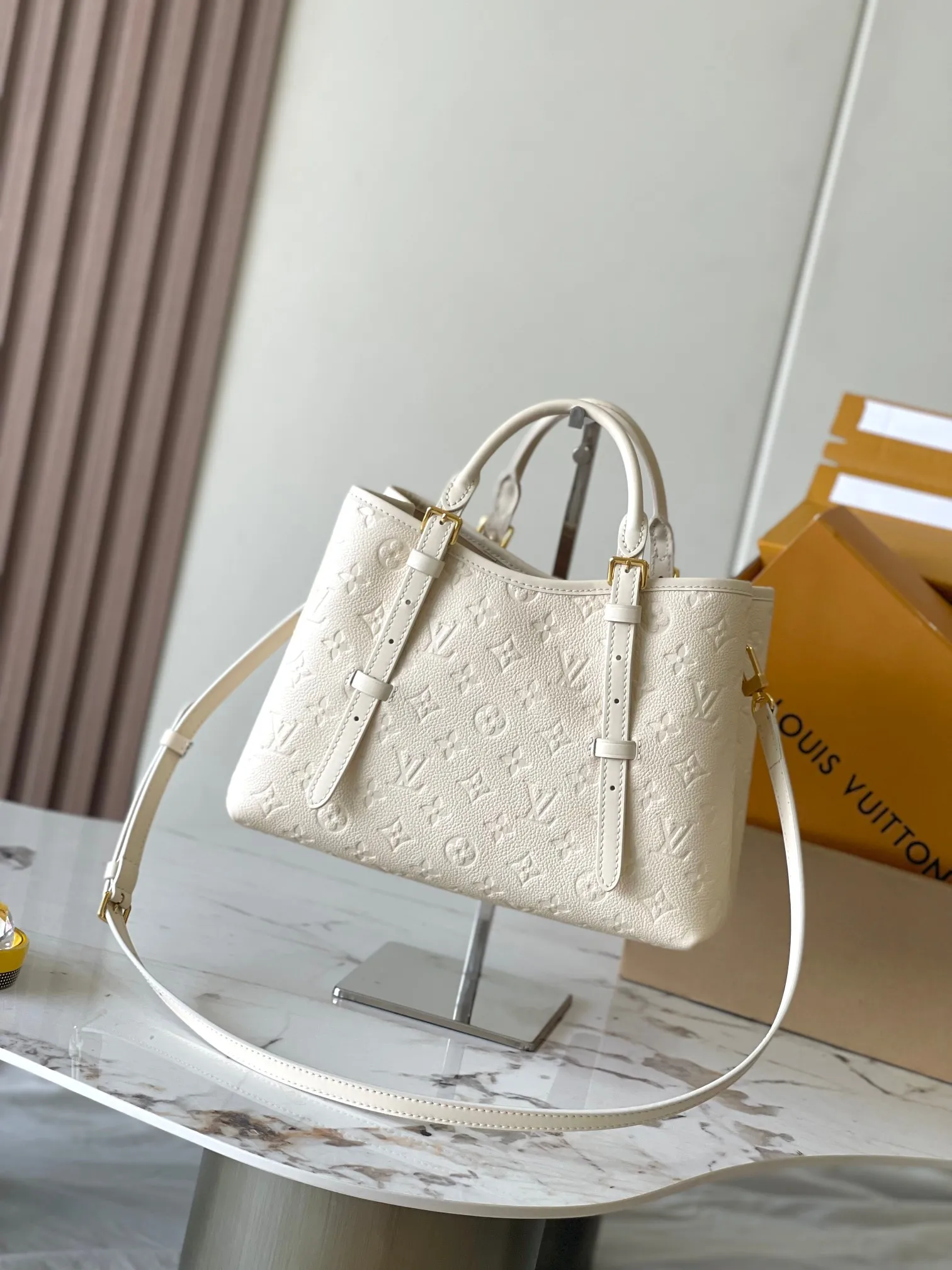 💰2600 [Special grade MB chip version original leather] This Babylone Tote handbag is traceable to the Paris Babylone trend community, model: M11394 white dynamic chip version Material: A-grade all-steel hardware, imported original fabric Packaging: full set of original duty-free MB packaging Size: 31*21.5*13CM