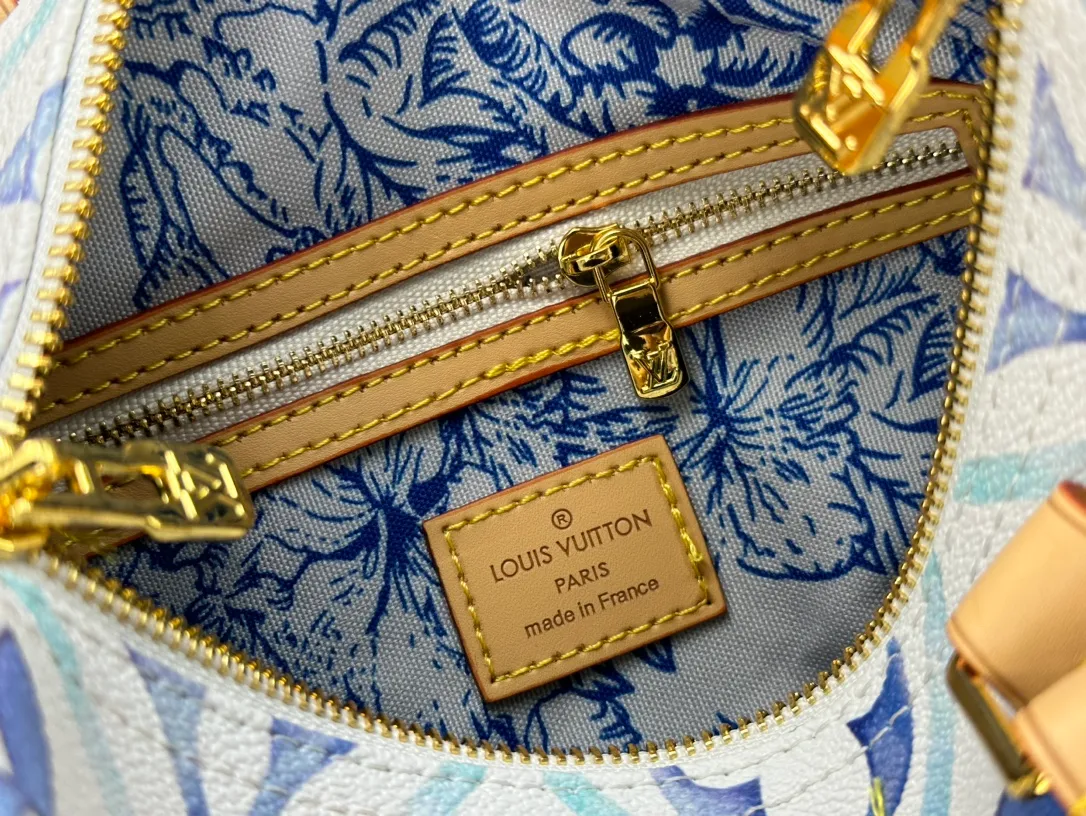 P280 M11264 This Speedy Bandoulière 25 handbag draws inspiration from the Speedy travel bag of the 1930s. It outlines the classic silhouette with Monogram Tiles canvas, giving it a fresh summer atmosphere. The print on the body and lining is reminiscent of Lisbon's beautiful tiles, and the LV Circle logo in the center adds to the brand's signature. 25.0 x 19.0 x 15.0 cm (L x H x W) • Monogram Tiles coated canvas • Cow leather trim • Printed fabric lining • Metal hardware • Double zip closure • Internal slip pocket • Padlock • Holds smartphone, keys, wallet, headphones and iPad Mini • Shoulder strap: removable, adjustable • Half-length strap: 46.5 cm • Half-length adjustable strap: 55.0 cm • Handle: Double handle