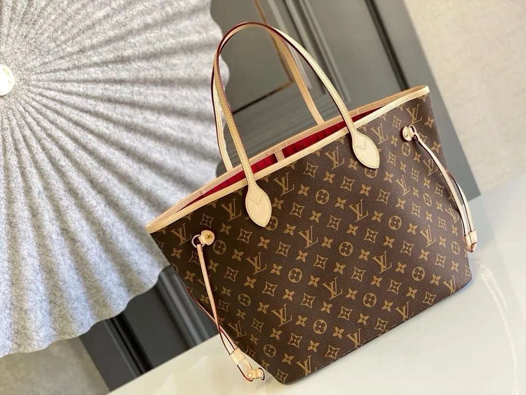 💰760 (medium steel nails) top original order M41177 NEVERFULL medium handbag Neverfull classic handbag, explore the exquisite details inside the bag. The redesigned interior pockets feature a fresh fabric lining, especially the detachable zippered clutch, which can be used alone as a sophisticated clutch or as an additional pocket. Bright lining tones add a more lively feel to Monogram's classic canvas. Detailed features 31 x 28 x 14 cm (Length x Height x Width) Redesigned interior pocket with details inspired by the Louis Vuitton archives Pocket lined with linen fabric Removable zipped clutch with tonal interior pocket Natural cowhide leather trim Shiny gold-tone hardware Handles: Double handle