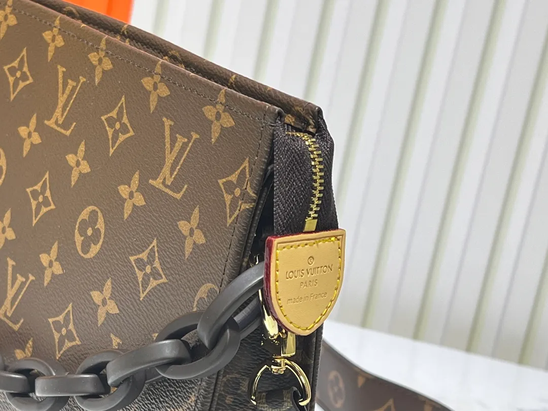Batch 220💰Original goods High-end quality Exclusively released💥M67692# M47542 LV [Rose] official website toiletry bag Super🔥Beautiful new style LV original pair of flowers quality🌵Classic presbyopia clutch bag toiletry bag🤞Super high quality Made of original hardware💧very creative👍🏻Excellent upper body effect, unique design concept💦Exquisite craftsmanship Dimensions: 25x20x5