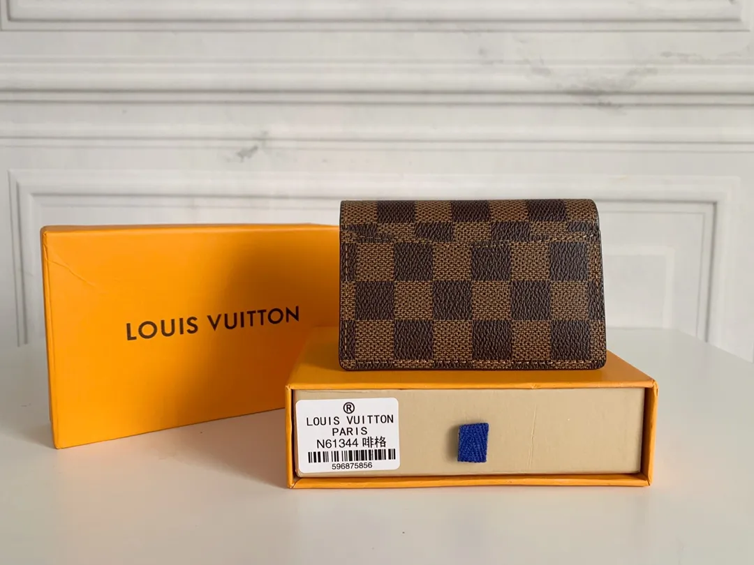 💰80 💎Small card holder Louis vuitton's pocket leather wallet has seven compartments, which can hold credit cards, bus cards, business cards, and even city maps. Damier canvas, leather-bound - two credit card compartments - four inner compartments - one outer compartment. ❤️ Model M63144 Size 7X11.