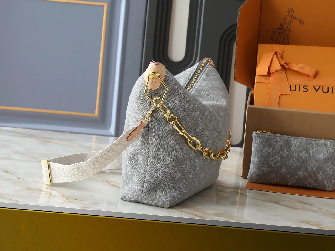 💰260💰Upgraded original M13390 M12072 M12068 M12071 This Coussin Hobo MM handbag celebrates the return of the brand’s iconic Monogram Denim pattern, originally launched in 2005. Made of organic cotton, it's woven from black and white yarns that have been faded to create a vintage look. Spacious, it's decorated with a light gold metallic finish and includes a removable pocket with a slide lock to securely store small items. This model can be worn crosswise, on the shoulder or on the hand. Dimensions: 38 x 33 x 10 cm (LxHxW)
