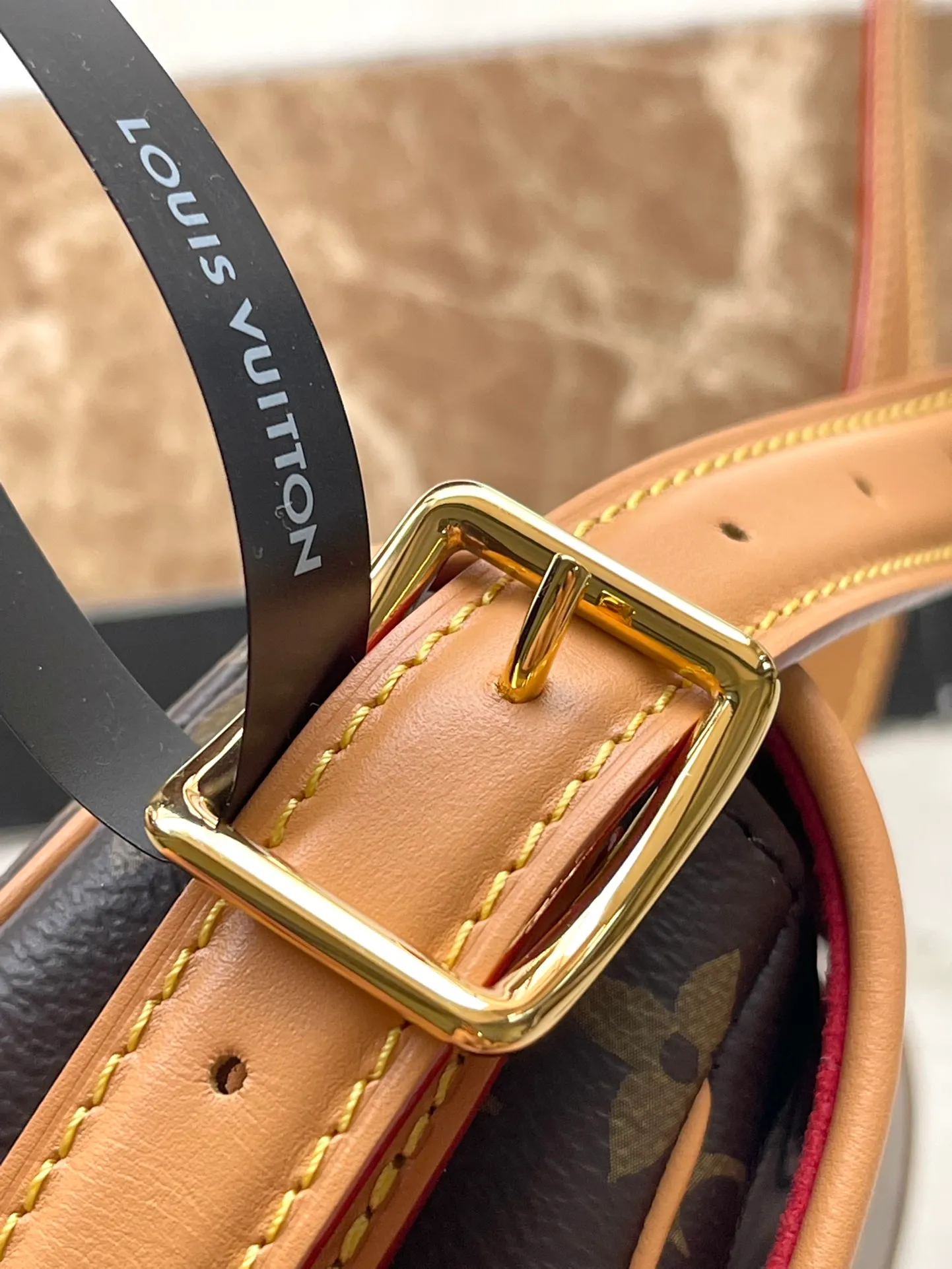 💰760 Top original order M44860 Nicolas Ghesquière reinterprets the Tambourin handbag in Monogram canvas and natural cowhide. The small, lightweight and compact configuration meets daily travel needs. Comfortable to carry on the shoulder or crossbody. Dimensions: 18.0 x 15.0 x 8.0 cm