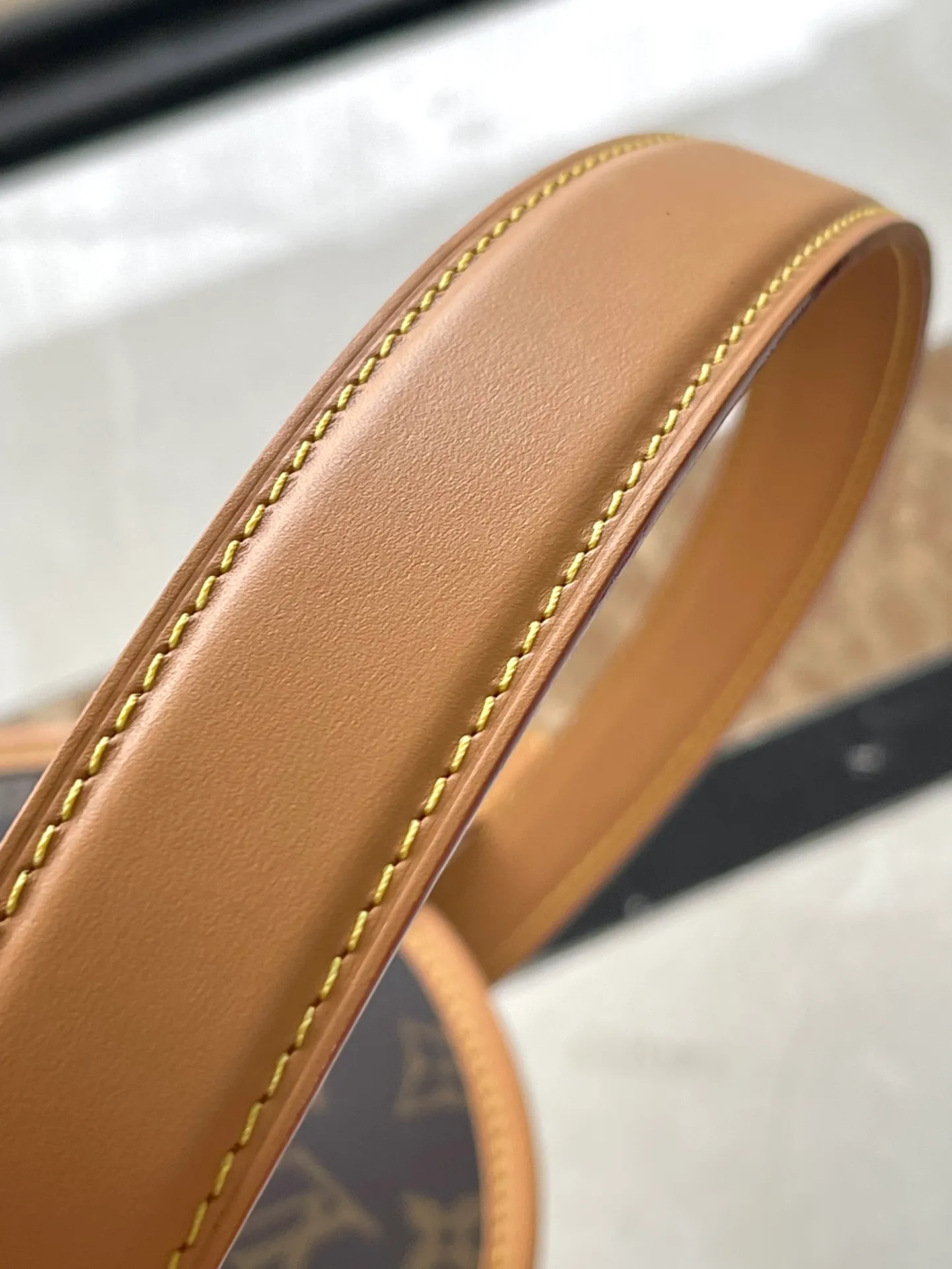 💰760 Top original order M44860 Nicolas Ghesquière reinterprets the Tambourin handbag in Monogram canvas and natural cowhide. The small, lightweight and compact configuration meets daily travel needs. Comfortable to carry on the shoulder or crossbody. Dimensions: 18.0 x 15.0 x 8.0 cm