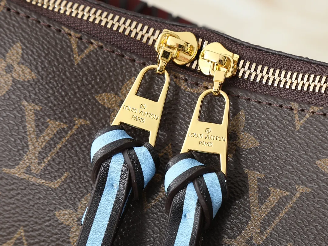 💰260💰Upgraded original version [M55090] The factory-direct Beaubourg Hobo mini handbag is made of Monogram canvas to outline solid lines, the top braided handle reveals the 2019 autumn style, and the hand-dyed edges highlight Louis Vuitton's craftsmanship. LV bag decorations convey elegant charm. Monogram coated canvas, smooth cowhide trim, microfiber lining, detachable top handle for hand or elbow carry, detachable shoulder strap for shoulder or cross-body wear, interior patch pocket, LV leather trim. size: 25*15**21 cm