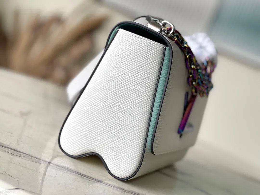 💰1160 Top Original M22029 White This medium-sized Twist handbag is made of Epi grain leather, giving the Twist twist lock and hand chain a beetle-like iridescence. Attach part of the chain to the leather shoulder strap to convert it between shoulder and cross-body wear. Dimensions: 23 x 17 x 9.5 cm