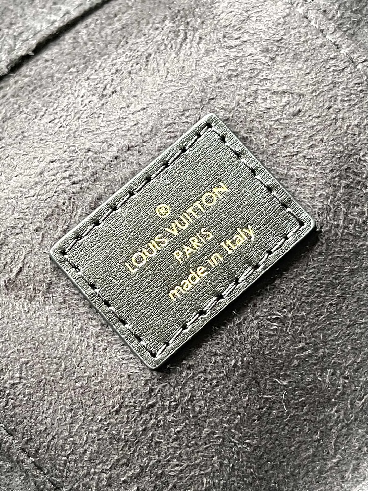 💰760 (steel hardware) top original order M47125, supports counter inspection, and the photo taken of duty-free goods is consistent with the product without unpacking. This product is an exclusive duty-free product in the market and is the highest-end product. Inspection is supported. This product has passed strict inspection and is flawless. Please wear gloves when touching the product. This product is not returnable or exchangeable. Please confirm the product first and then remove the label on the handle. This product is temporarily not open to the public, only regular customers, and is in short supply. Dimensions: 19 x 11.5 x 6.5 cm