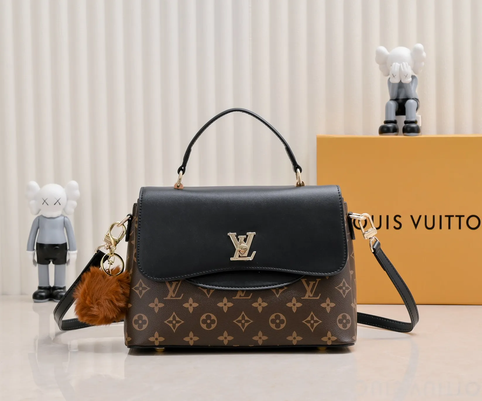 ¥500💰 Exclusive real shot-upgraded version ‼ ️New spring and summer products☀️ 💥Louis Vuitton 2023 popular practical and fashionable handheld crossbody model💪 Model: 56122🎉Color matching latest style Métis The unique shape exudes elegance. Presbyopic/yellow/original cowhide with original buckle hardware, made of soft Monogram canvas, has multiple practical pockets and three compartments. Size: length 27x height 18x ​​width 12cm