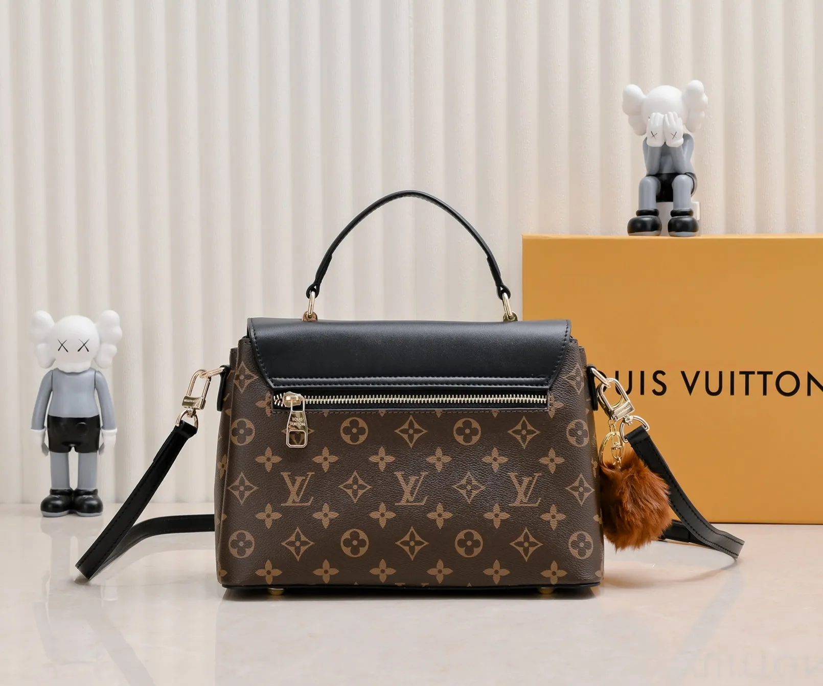 ¥500💰 Exclusive real shot-upgraded version ‼ ️New spring and summer products☀️ 💥Louis Vuitton 2023 popular practical and fashionable handheld crossbody model💪 Model: 56122🎉Color matching latest style Métis The unique shape exudes elegance. Presbyopic/yellow/original cowhide with original buckle hardware, made of soft Monogram canvas, has multiple practical pockets and three compartments. Size: length 27x height 18x ​​width 12cm