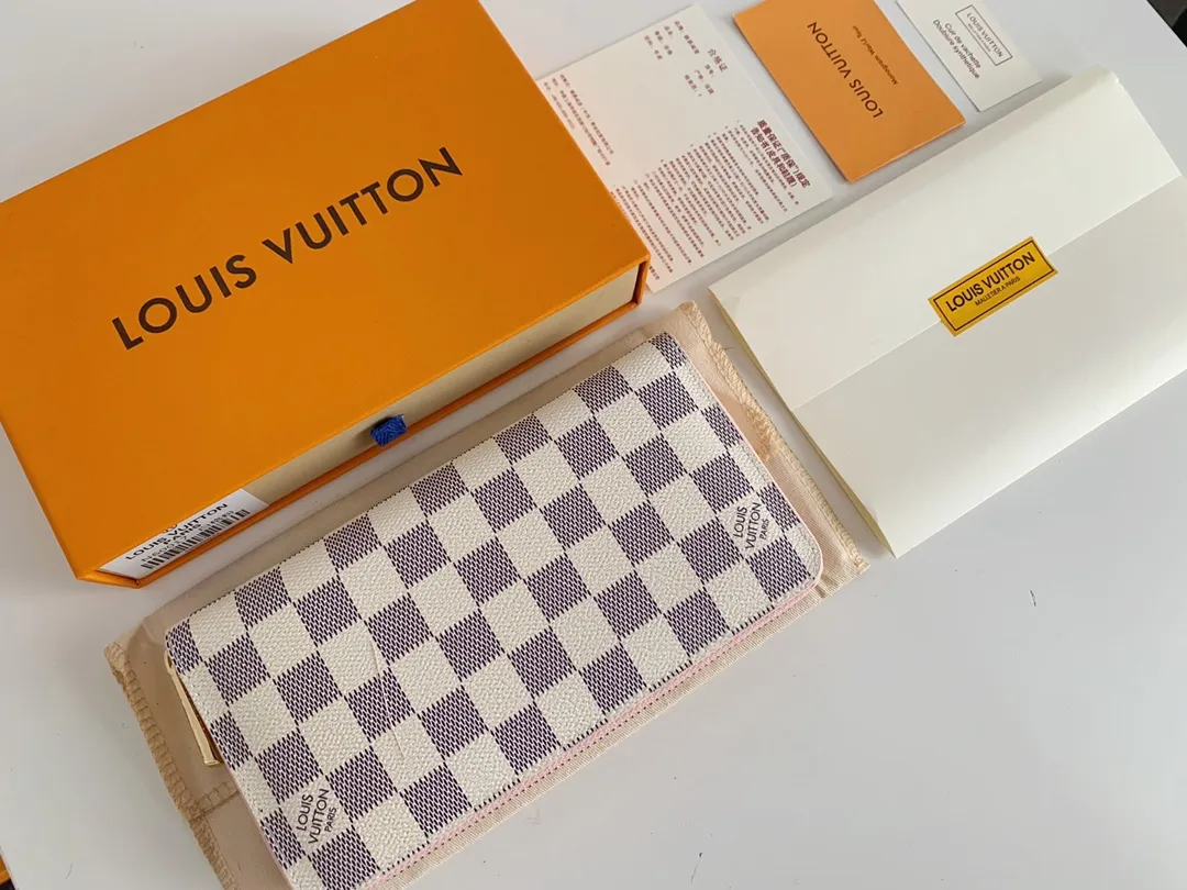 💰100 💎M60017 inner color ❤️white plaid pink ZIPPY zipper wallet. The Zippy wallet pays homage to Louis Vuitton's heritage of travel and trunk making, with a travel-style patch and Louis Vuitton logo. With its compact interior and simple design, this wallet is ideal for everyday use. Model M60017. Size: 19x10.