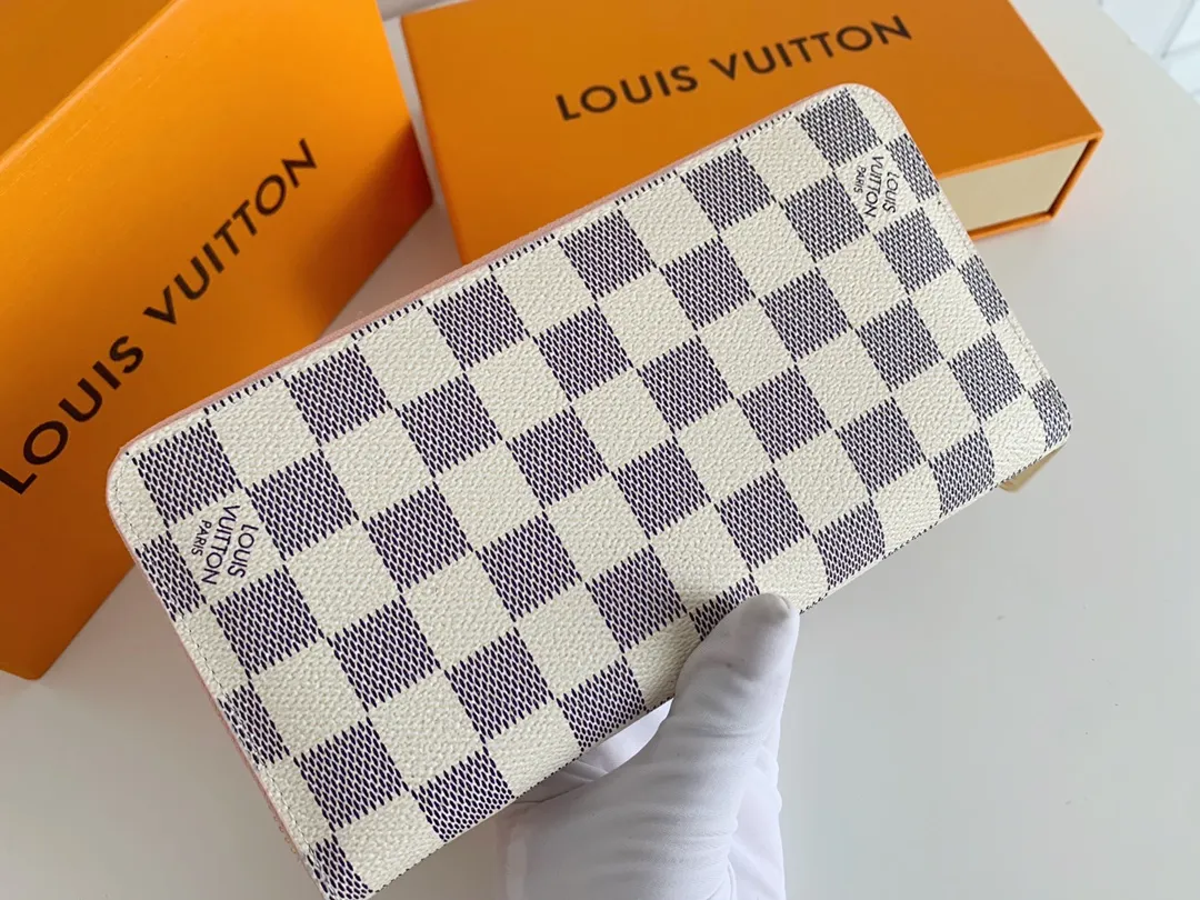 💰100 💎M60017 inner color ❤️white plaid pink ZIPPY zipper wallet. The Zippy wallet pays homage to Louis Vuitton's heritage of travel and trunk making, with a travel-style patch and Louis Vuitton logo. With its compact interior and simple design, this wallet is ideal for everyday use. Model M60017. Size: 19x10.