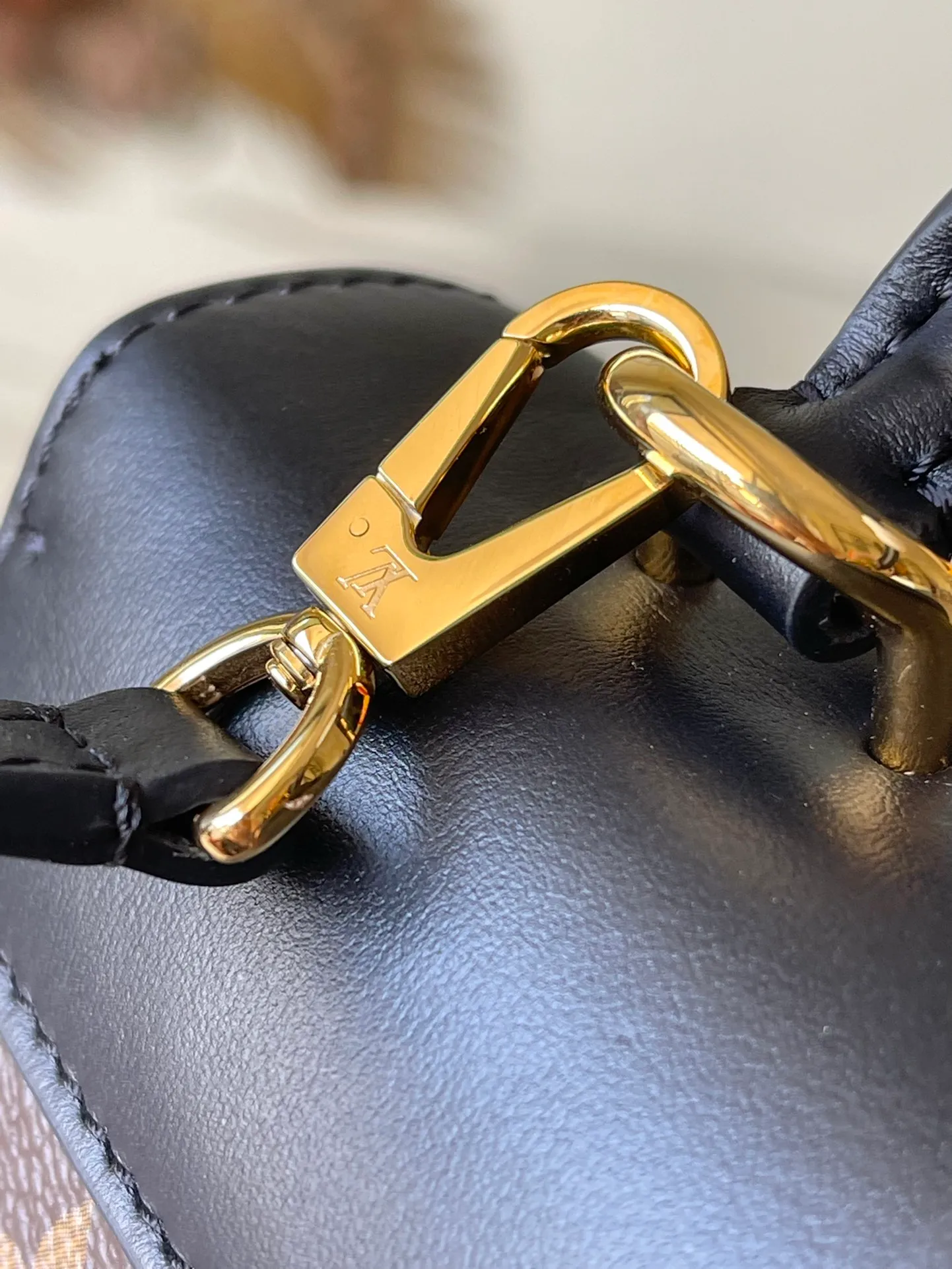 💰740 Top original order M44141 supports counter inspection. The photo taken of duty-free goods is consistent with the product and has not been unpacked. This product is an exclusive duty-free product in the market and is the highest-end product. Inspection is supported. This product has passed strict inspection and is flawless. Please wear gloves when touching the product. This product is not returnable or exchangeable. Please confirm the product first and then remove the label on the handle. This product is temporarily not open to the public, only regular customers, and is in short supply. Dimensions: 20 x 16.0 x 7.5 cm