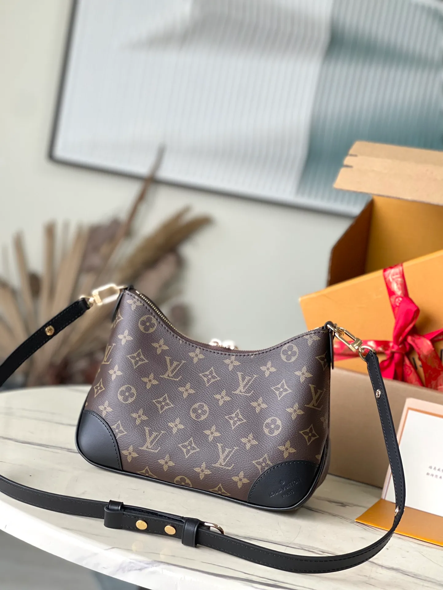 💰800 (steel chain) top original single M45831, black leather, hand-held, cross-body, armpit, back and other uses in one [good] showing a casual, versatile and gentle style, no pressure for daily outings, practical style with eyes closed😝Size: 29×9.5×16cm