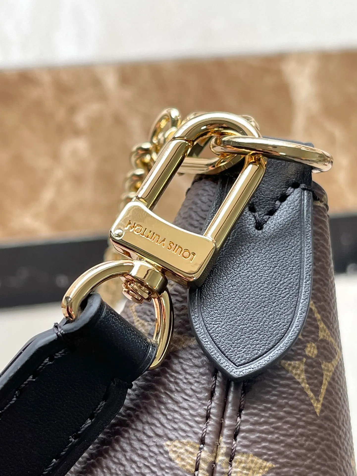 💰800 (steel chain) top original single M45831, black leather, hand-held, cross-body, armpit, back and other uses in one [good] showing a casual, versatile and gentle style, no pressure for daily outings, practical style with eyes closed😝Size: 29×9.5×16cm