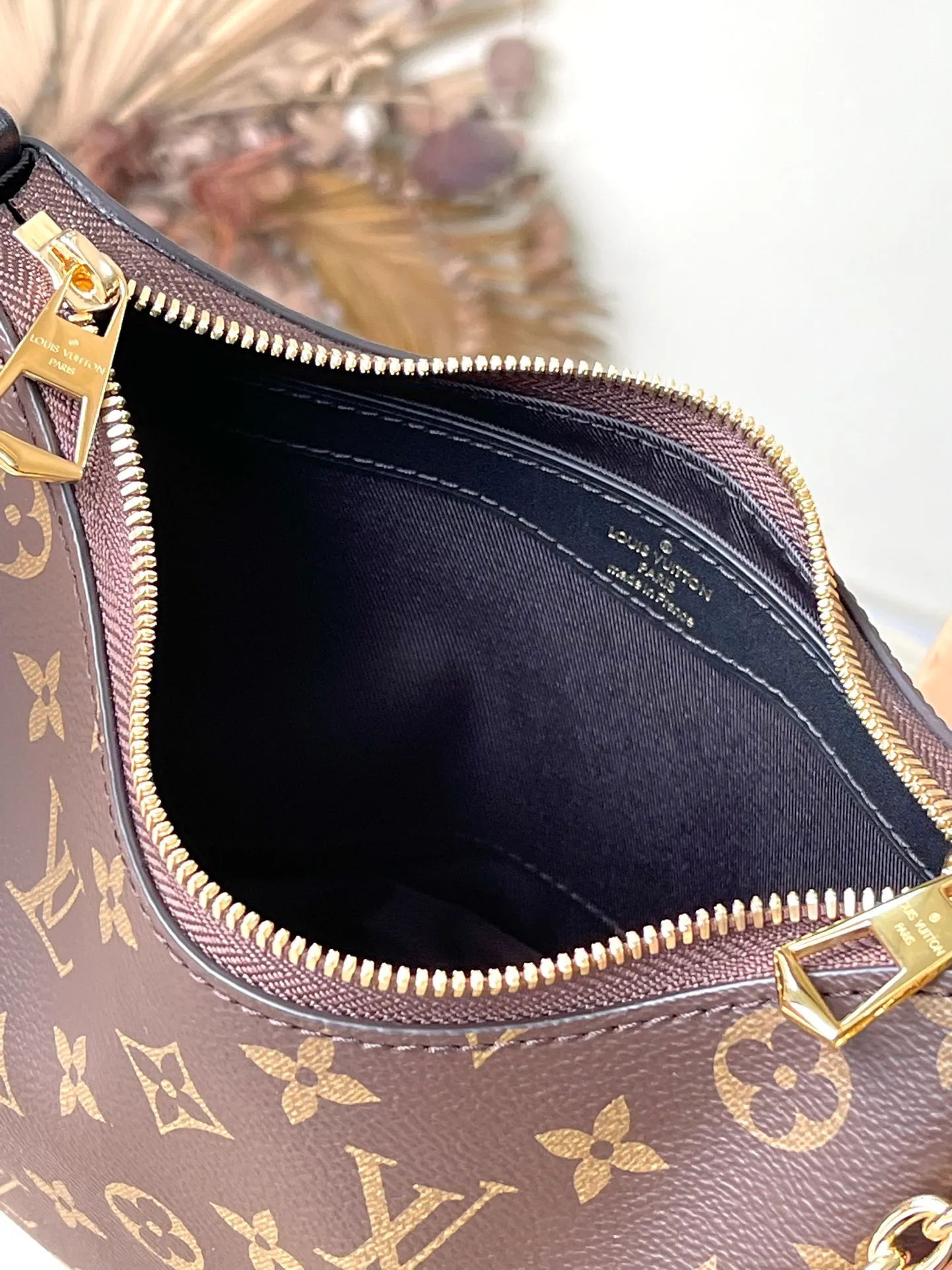 💰800 (steel chain) top original single M45831, black leather, hand-held, cross-body, armpit, back and other uses in one [good] showing a casual, versatile and gentle style, no pressure for daily outings, practical style with eyes closed😝Size: 29×9.5×16cm