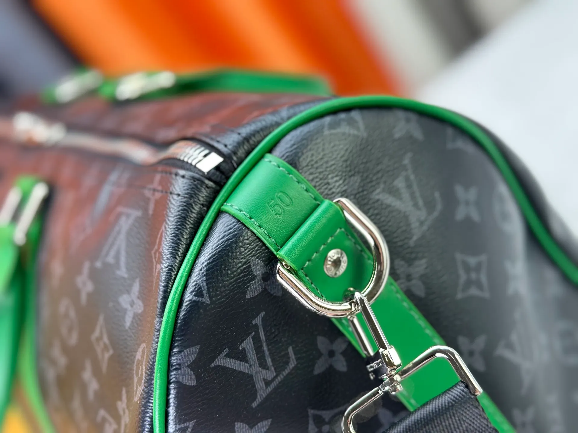 P340 M26434 M41416 Upgraded from the original version, this Keepall Bandoulière 50 travel bag is made of Monogram Eclipse canvas, with bright side straps and top handles to inject a dynamic feel. Compact construction with fabric lining and zippered pockets for on-the-go convenience. The removable and adjustable shoulder strap allows for shoulder or cross-body wear. 29 x 23 x 50 cm (height x width x length)