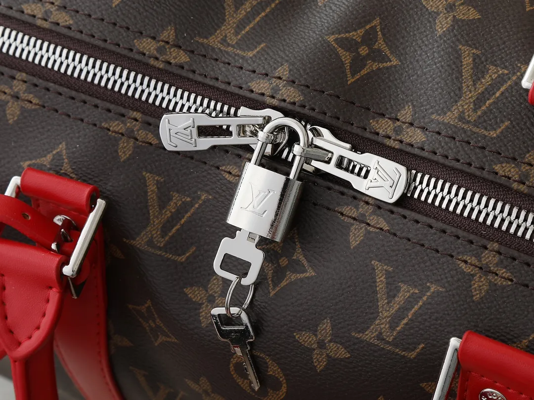 💰320💰Upgraded original M46771 yellow M46775 purple M46772 blue M46769 red M46770 orange M46774 green M46773 rose red This Keepall Bandoulière 50 travel bag is made of Monogram Macassar canvas, which simultaneously renders bright colors for the side straps, nameplate, fabric lining and top leather handle. The size of your carry-on luggage hides plenty of space. 50.0 x 29.0 x 23.0 cm (length x height x width)