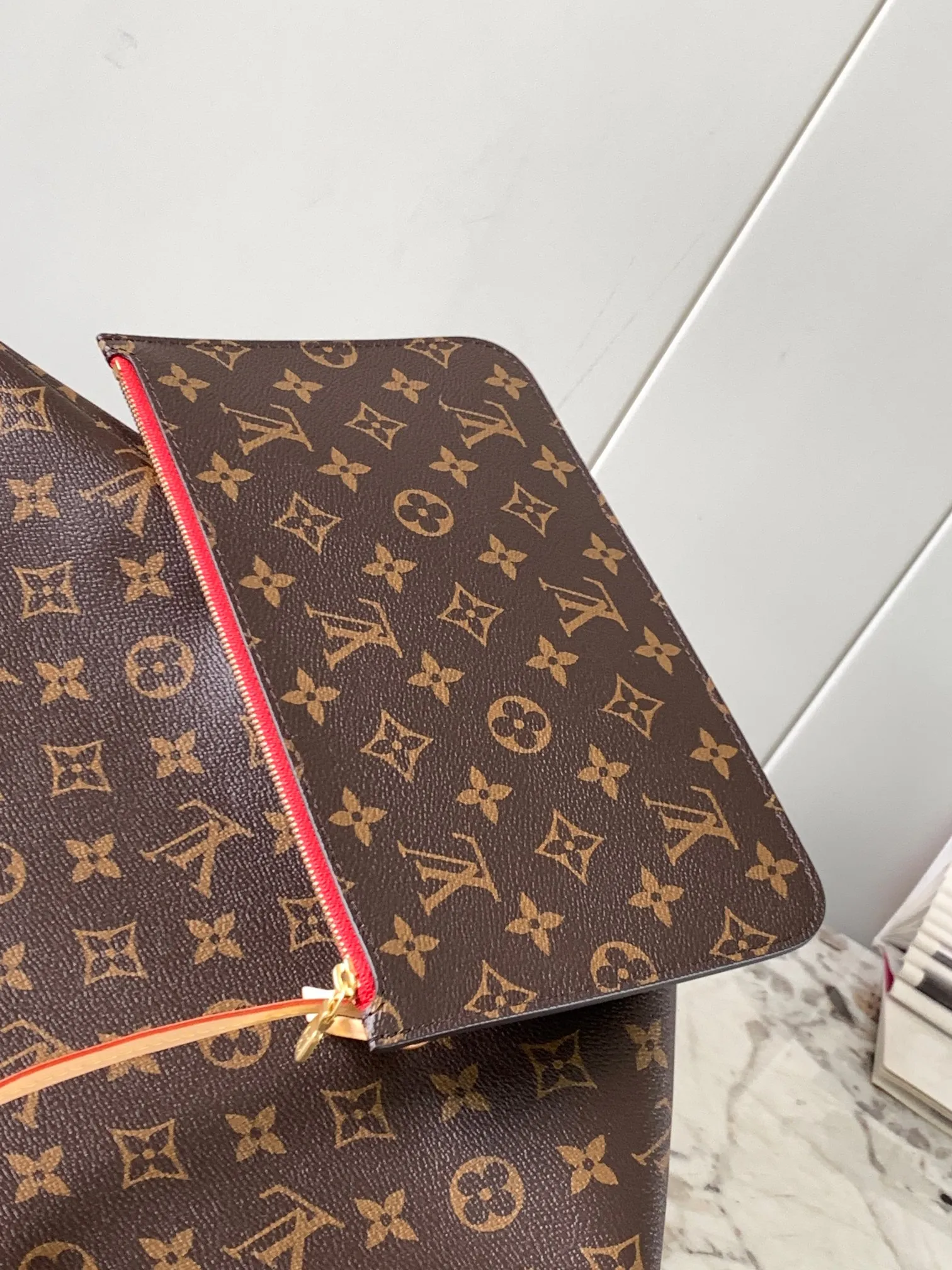 P1720 [Special grade MB original leather] NEVERFULL medium handbag Model: M41177 chip version Material: Grade A all-steel hardware, imported original fabric Packaging: Full set of original duty-free MB packaging Size: 31x28.5x17cm