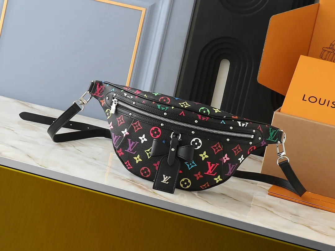 💰260💰Upgraded from the original M13660 [HIGH RISE waist bag] M46784 M43644 (Sancai-Takashi Murakami) High Rise LT waist bag is made of soft Monogram coated canvas to create a close-fitting configuration. The thin design can be placed inside the jacket. The cowhide leather has a detachable name tag and can be tied with a fabric shoulder strap for a sporty look. Dimensions: 16 x 8 x 38 cm