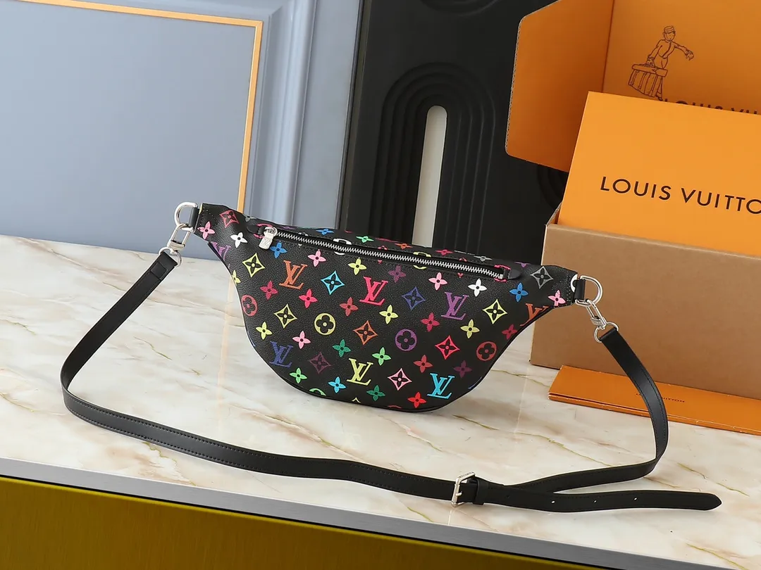 💰260💰Upgraded from the original M13660 [HIGH RISE waist bag] M46784 M43644 (Sancai-Takashi Murakami) High Rise LT waist bag is made of soft Monogram coated canvas to create a close-fitting configuration. The thin design can be placed inside the jacket. The cowhide leather has a detachable name tag and can be tied with a fabric shoulder strap for a sporty look. Dimensions: 16 x 8 x 38 cm