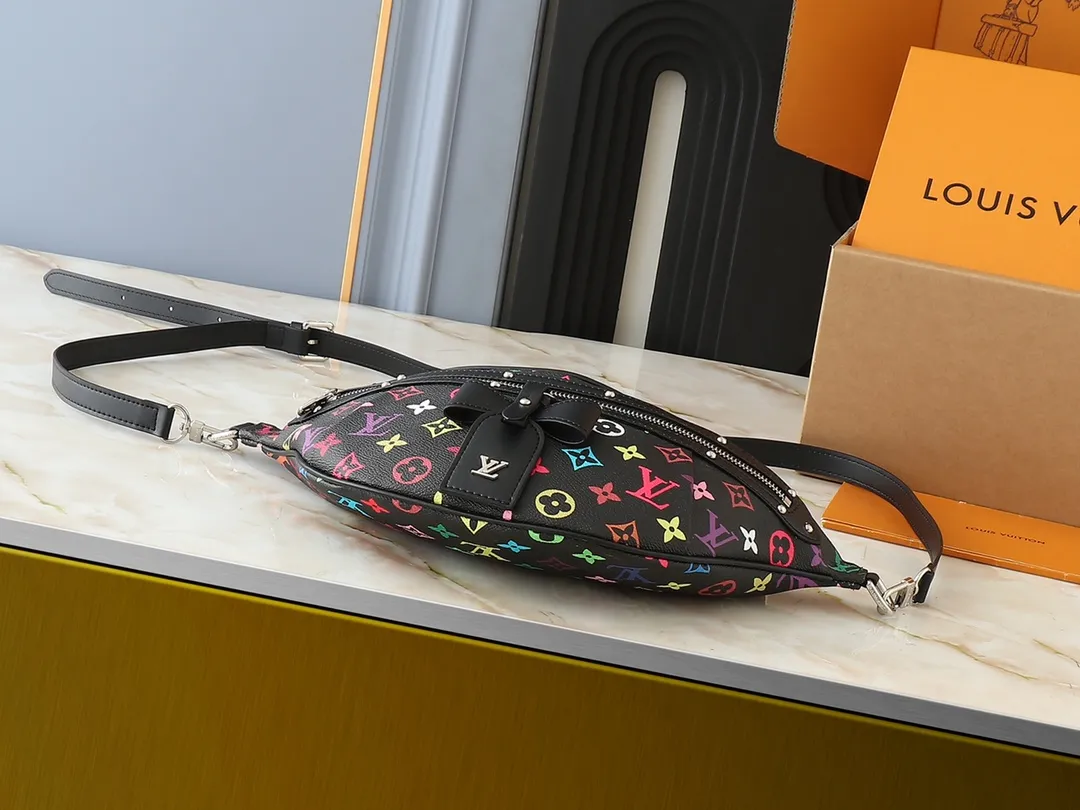 💰260💰Upgraded from the original M13660 [HIGH RISE waist bag] M46784 M43644 (Sancai-Takashi Murakami) High Rise LT waist bag is made of soft Monogram coated canvas to create a close-fitting configuration. The thin design can be placed inside the jacket. The cowhide leather has a detachable name tag and can be tied with a fabric shoulder strap for a sporty look. Dimensions: 16 x 8 x 38 cm