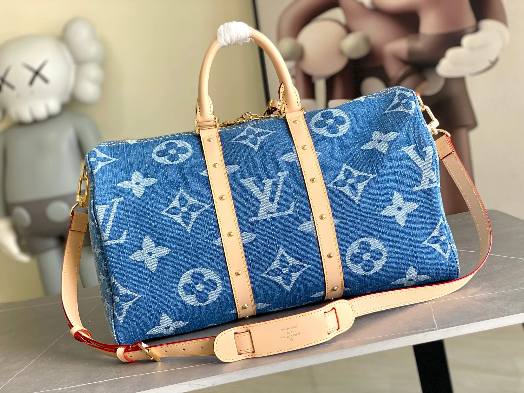 💰1360 Top original transcoding chip M24315 KEEPALL 50 travel bag (with shoulder strap) 50cm, denim series The Keepall series, launched in 1924, is the modern ancestor of handbags. It has a soft texture and a roomy interior. It's made from Monogram canvas and has a double zip closure and a removable name tag. Dimensions: 50 x 29 x 22 cm